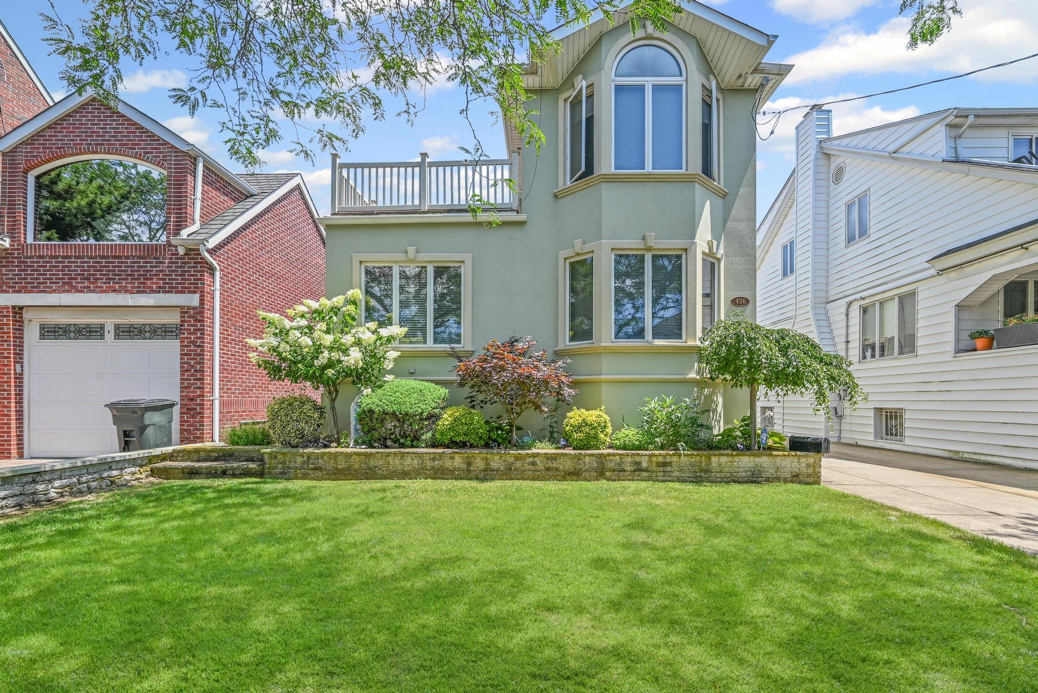 456 Beach 145th Street, Neponsit, NY 11694