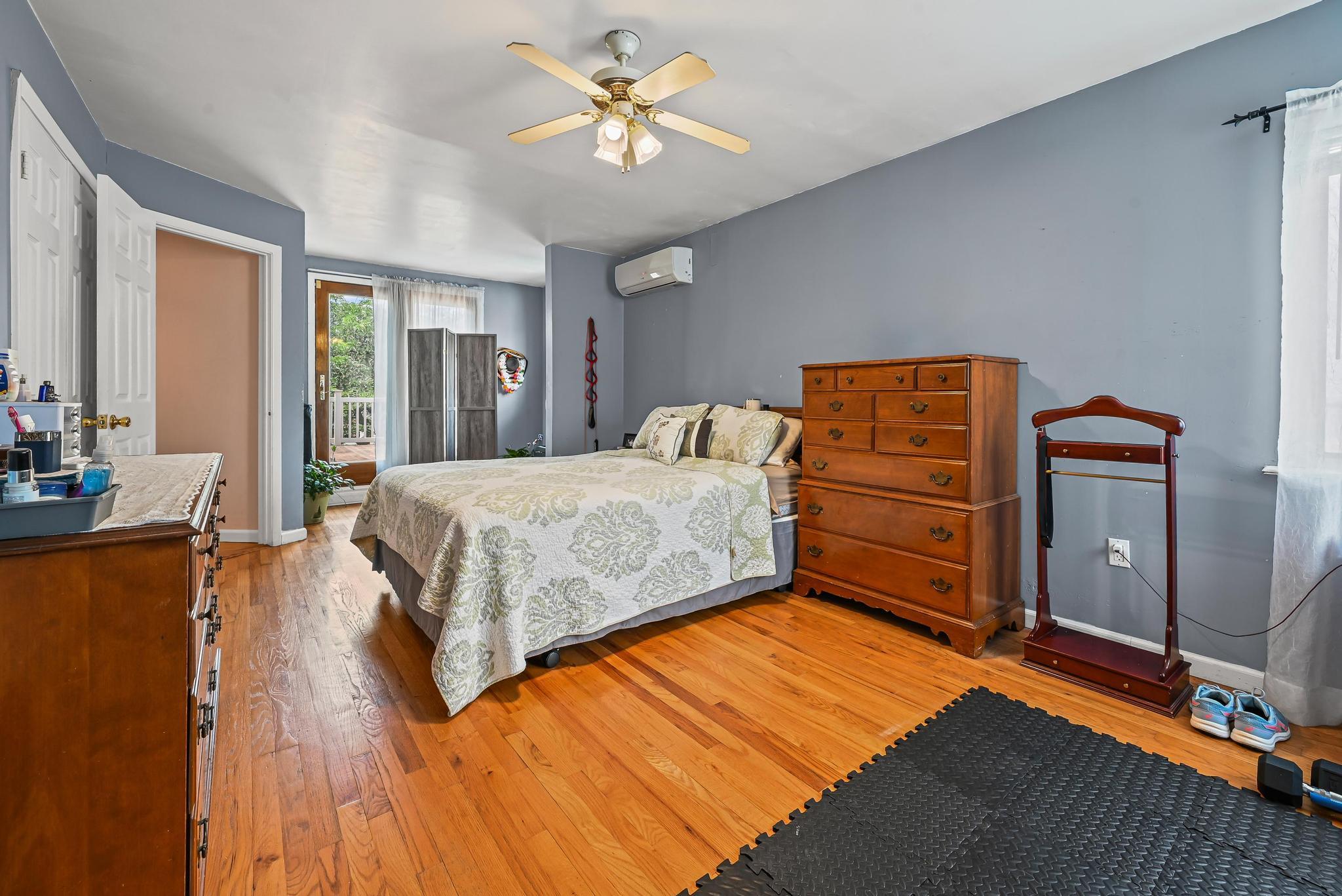 456 Beach 145th Street, Neponsit, NY 11694