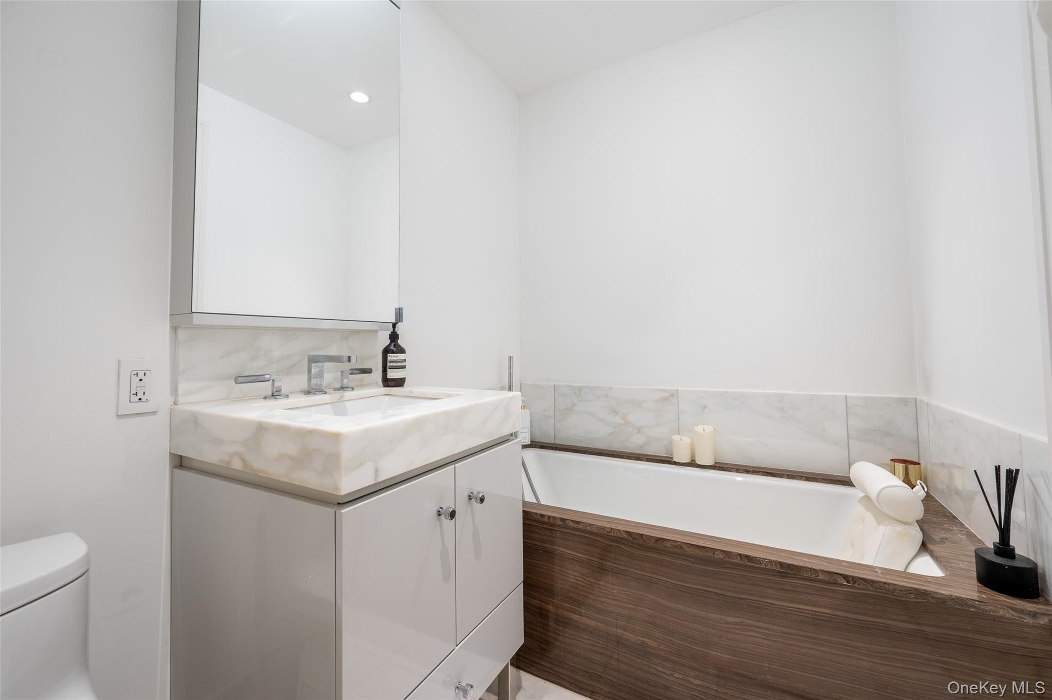 460 W 42nd Street # 57G, New York (Manhattan), NY 10036