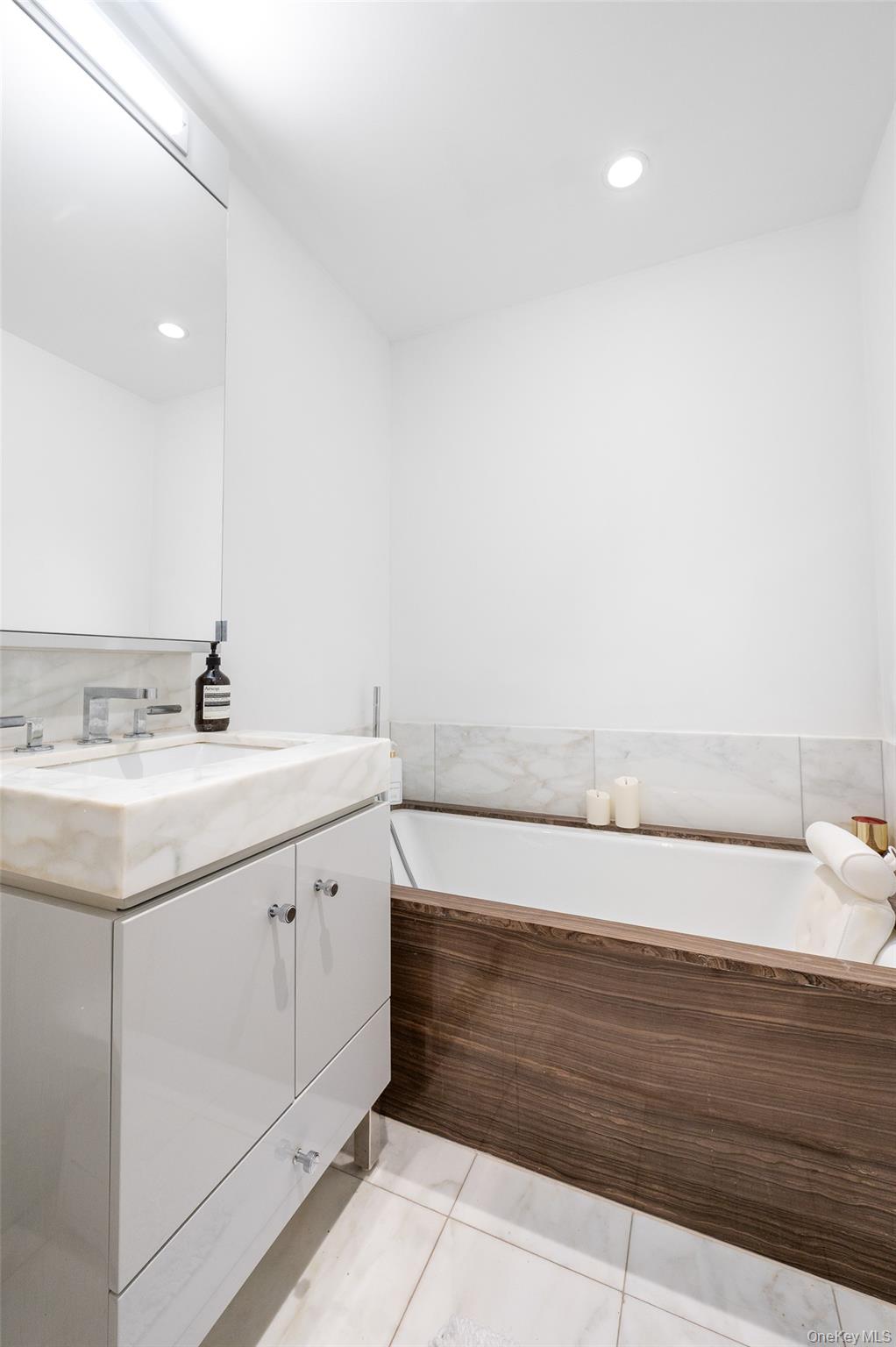 460 W 42nd Street # 57G, New York (Manhattan), NY 10036