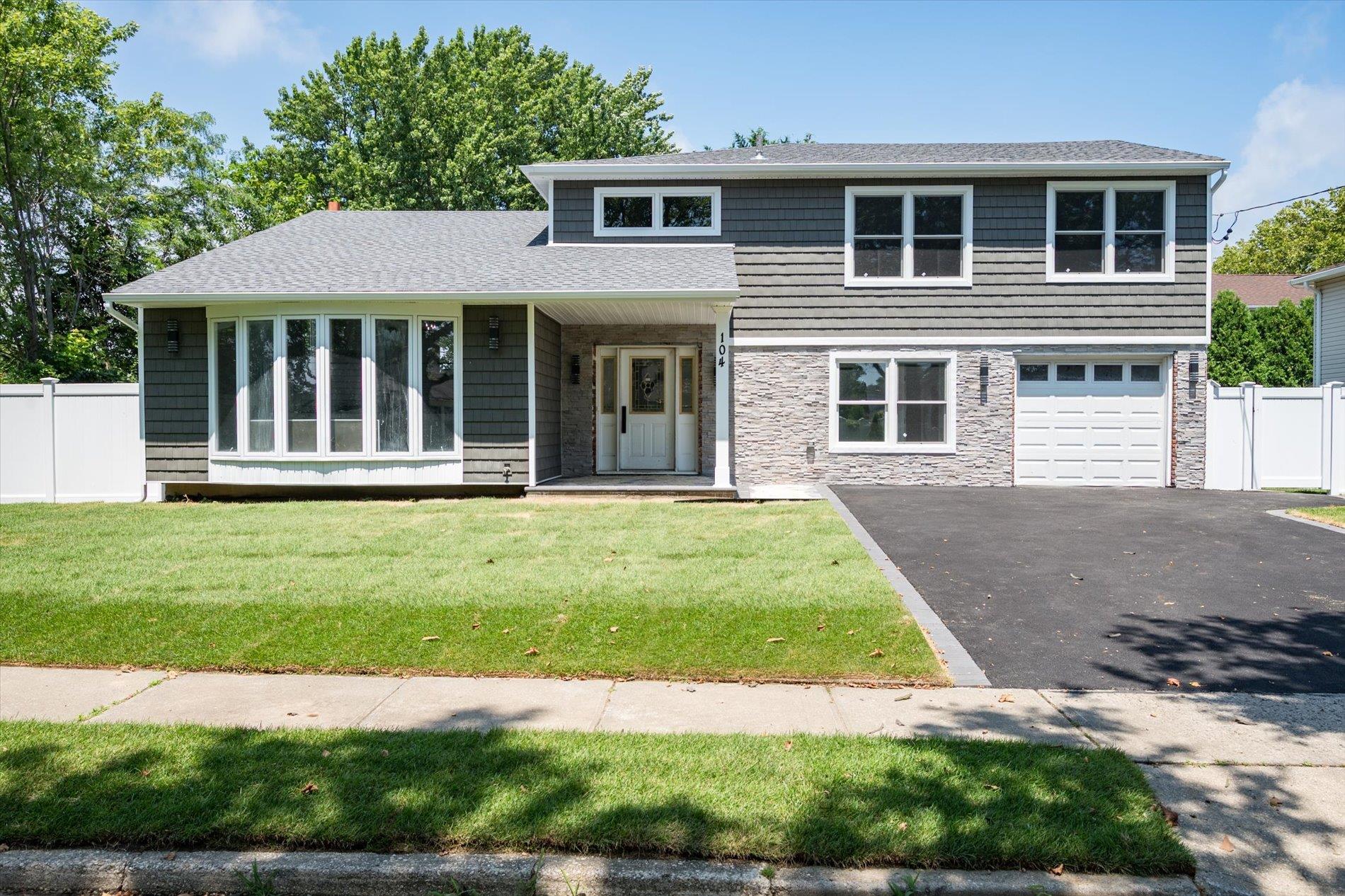 104 Pinewood Lane, Massapequa Park, NY 11762