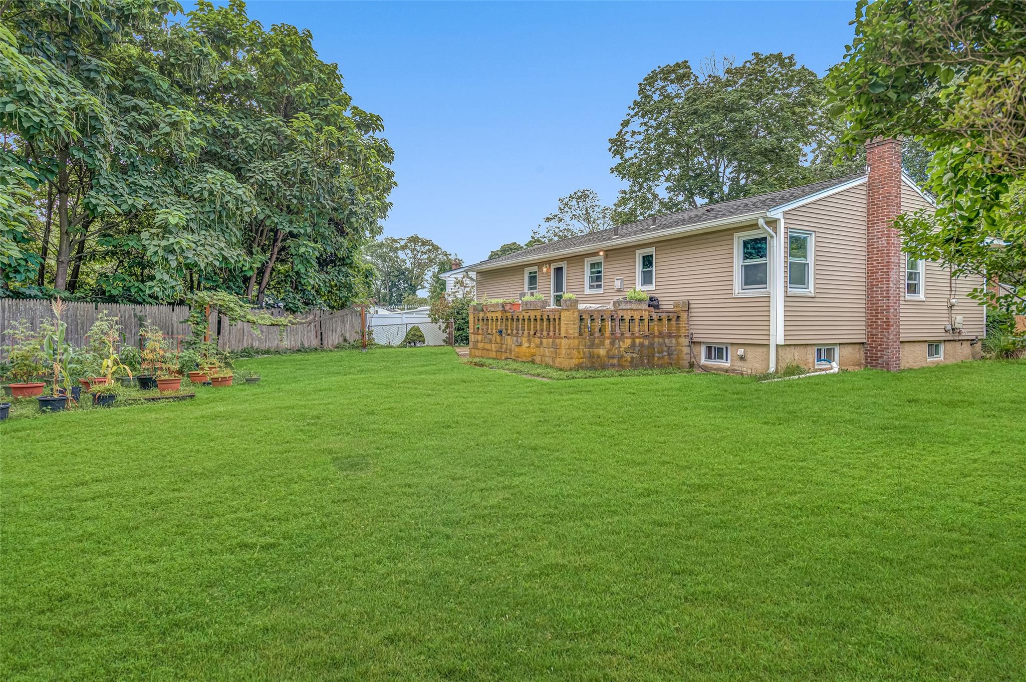 35 Anna Street, Bay Shore, NY 11706