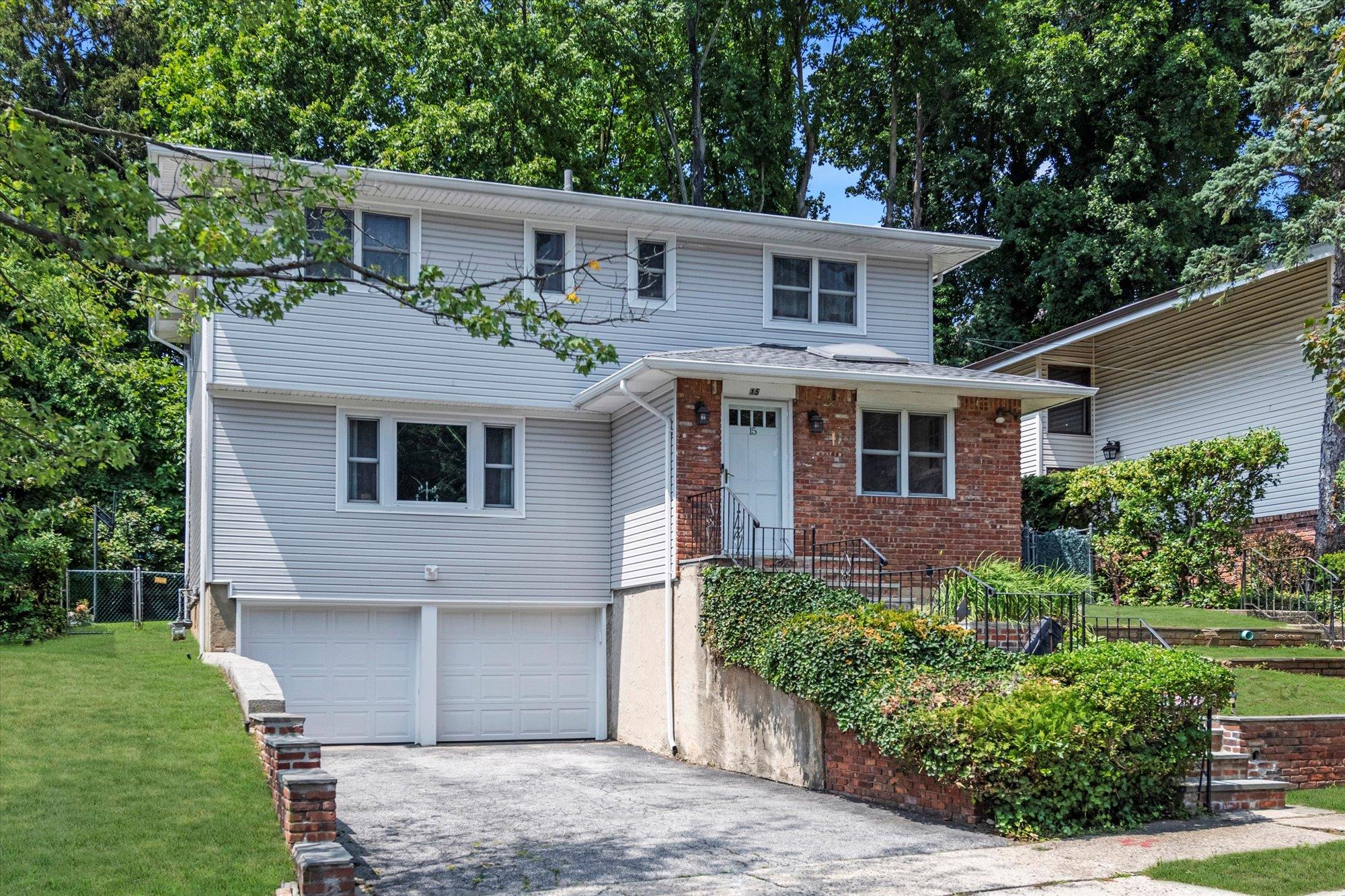 15 Edgewood Place, Great Neck, NY 11024