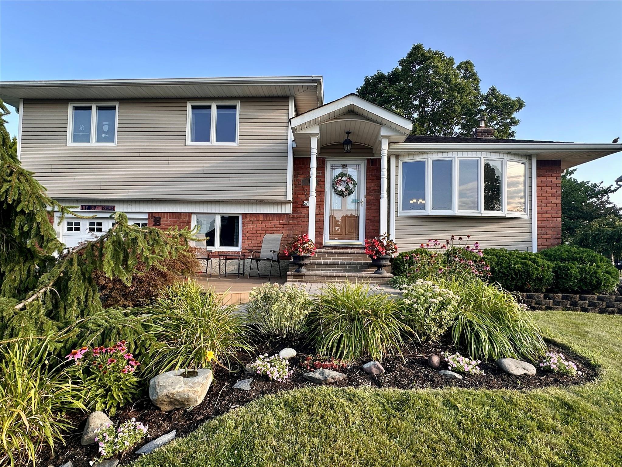 14 Cheryl Lane N, Farmingdale, NY 11735