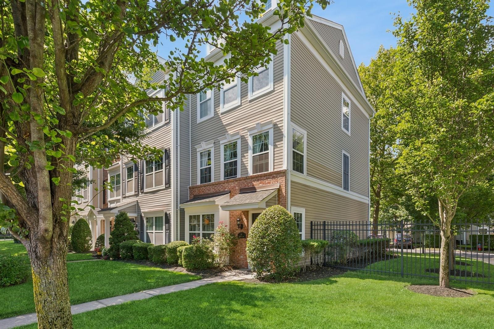 29 Stahlman Lane # 29, Patchogue, NY 11772