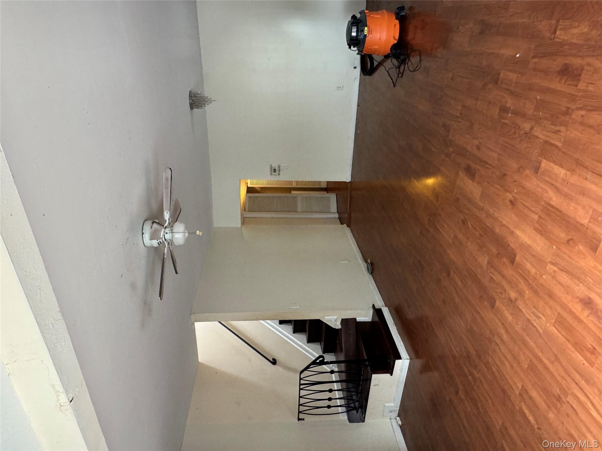 61-51 Borden Avenue, Maspeth, NY 11378