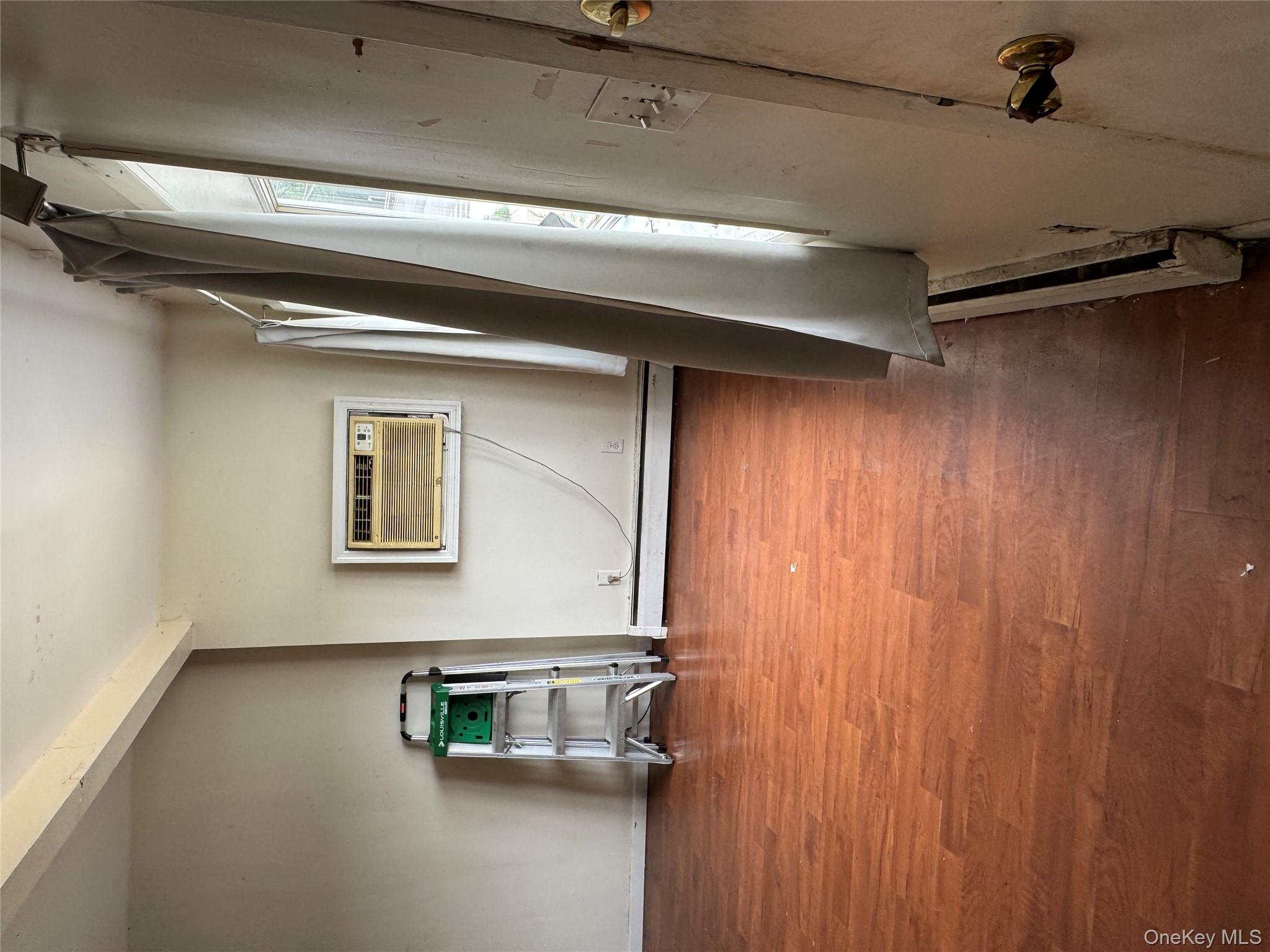 61-51 Borden Avenue, Maspeth, NY 11378