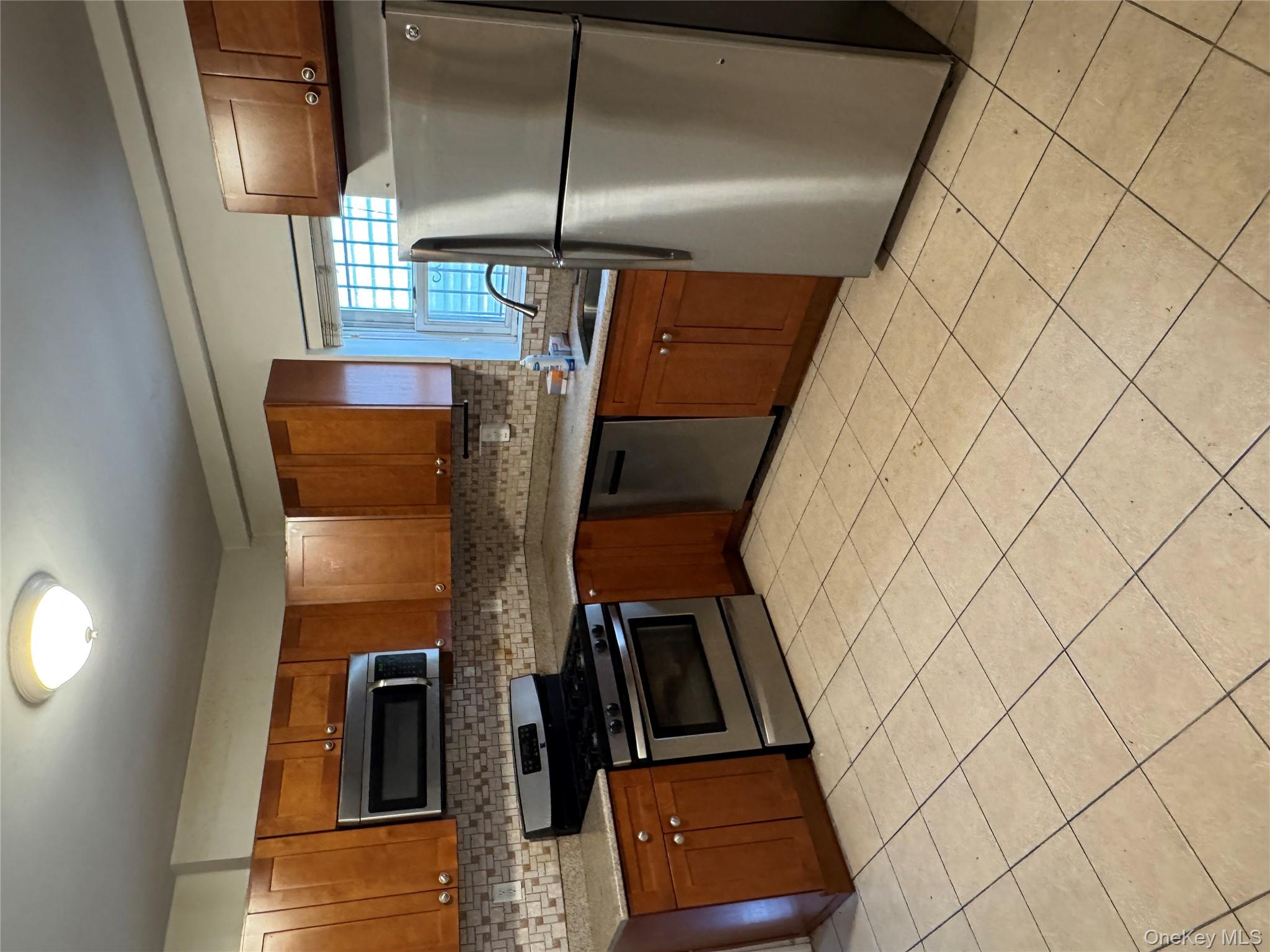 61-51 Borden Avenue, Maspeth, NY 11378