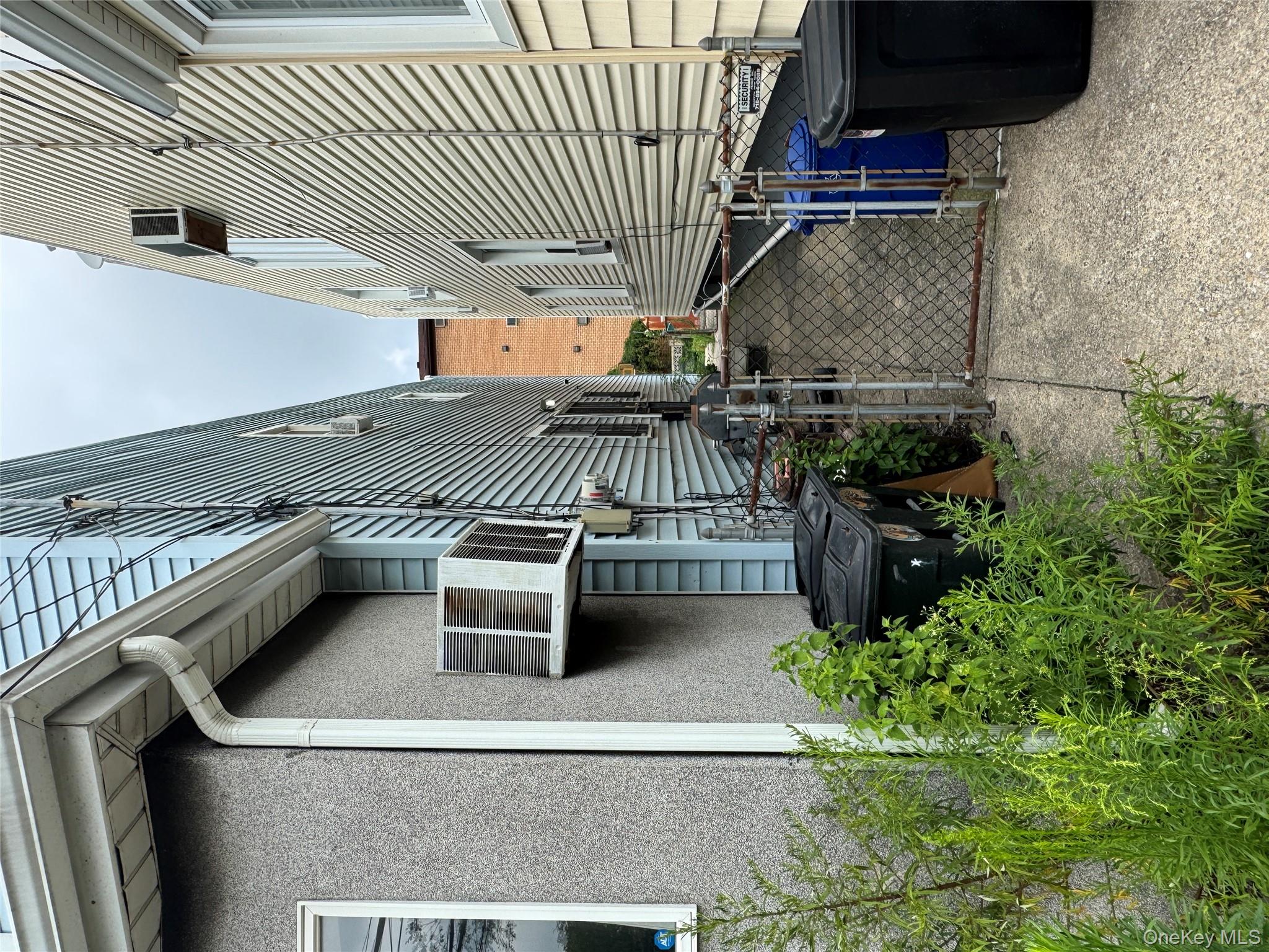 61-51 Borden Avenue, Maspeth, NY 11378