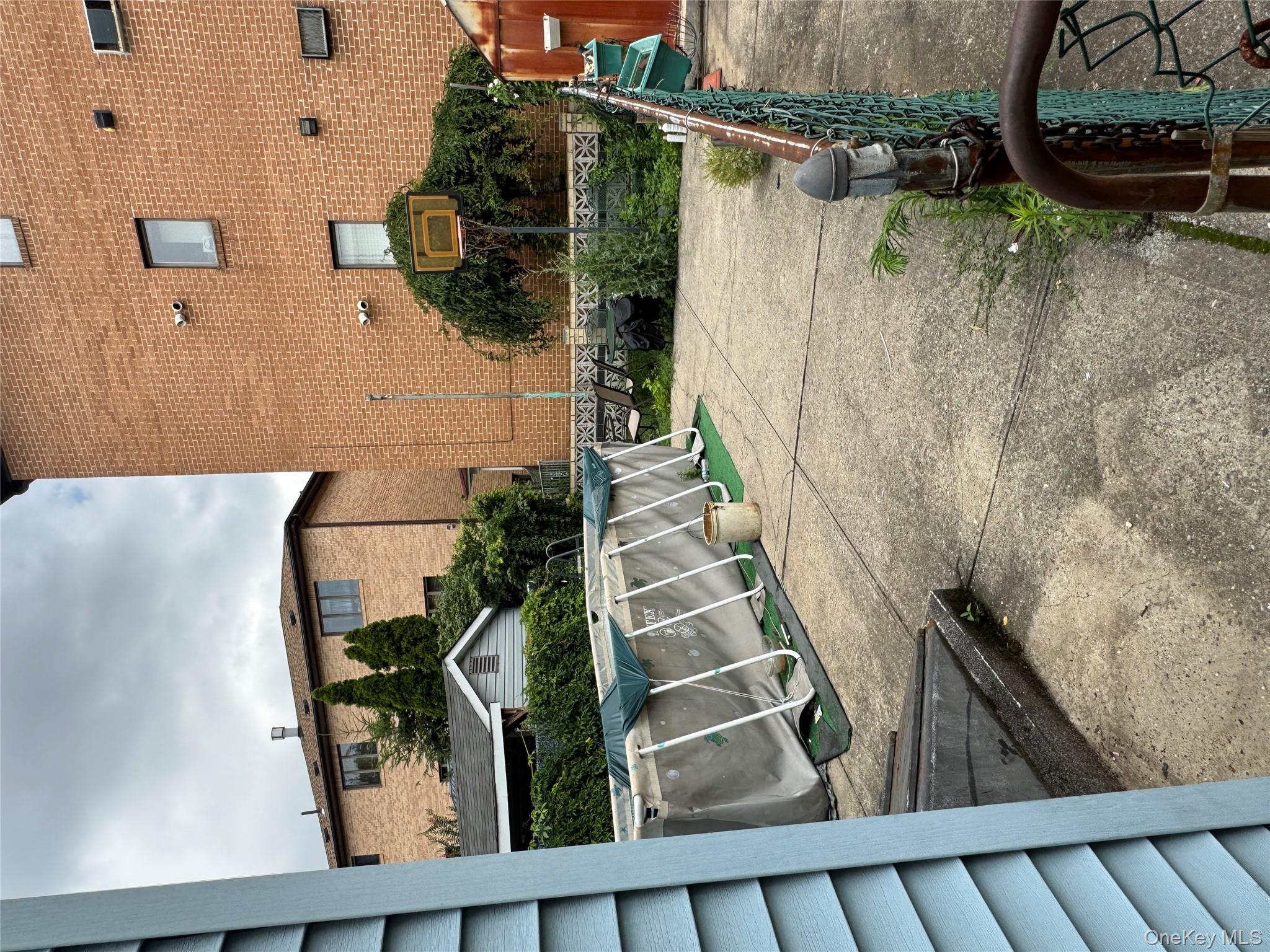 61-51 Borden Avenue, Maspeth, NY 11378