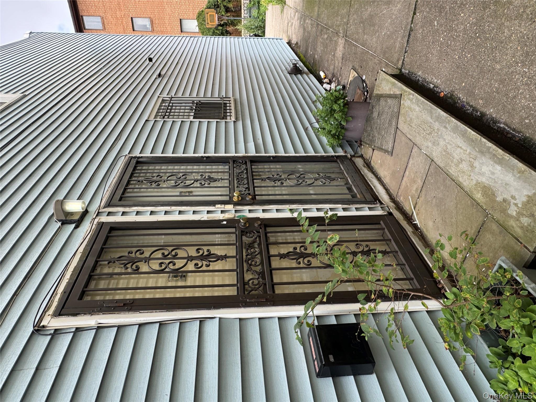 61-51 Borden Avenue, Maspeth, NY 11378