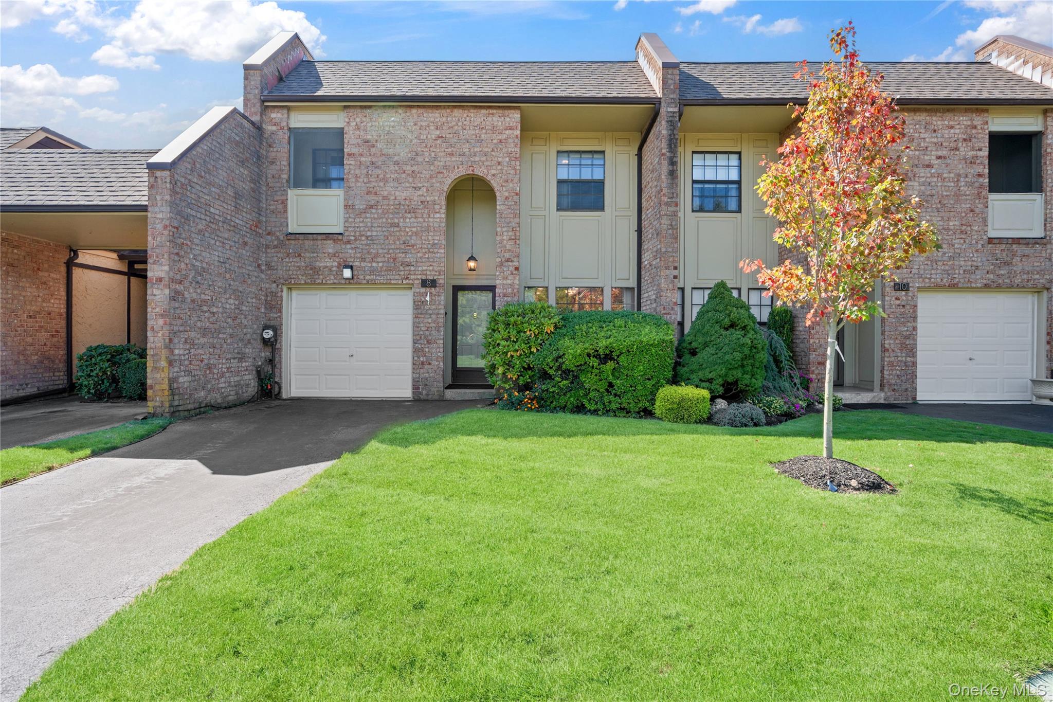 8 Southgate Circle, Massapequa Park, NY 11762
