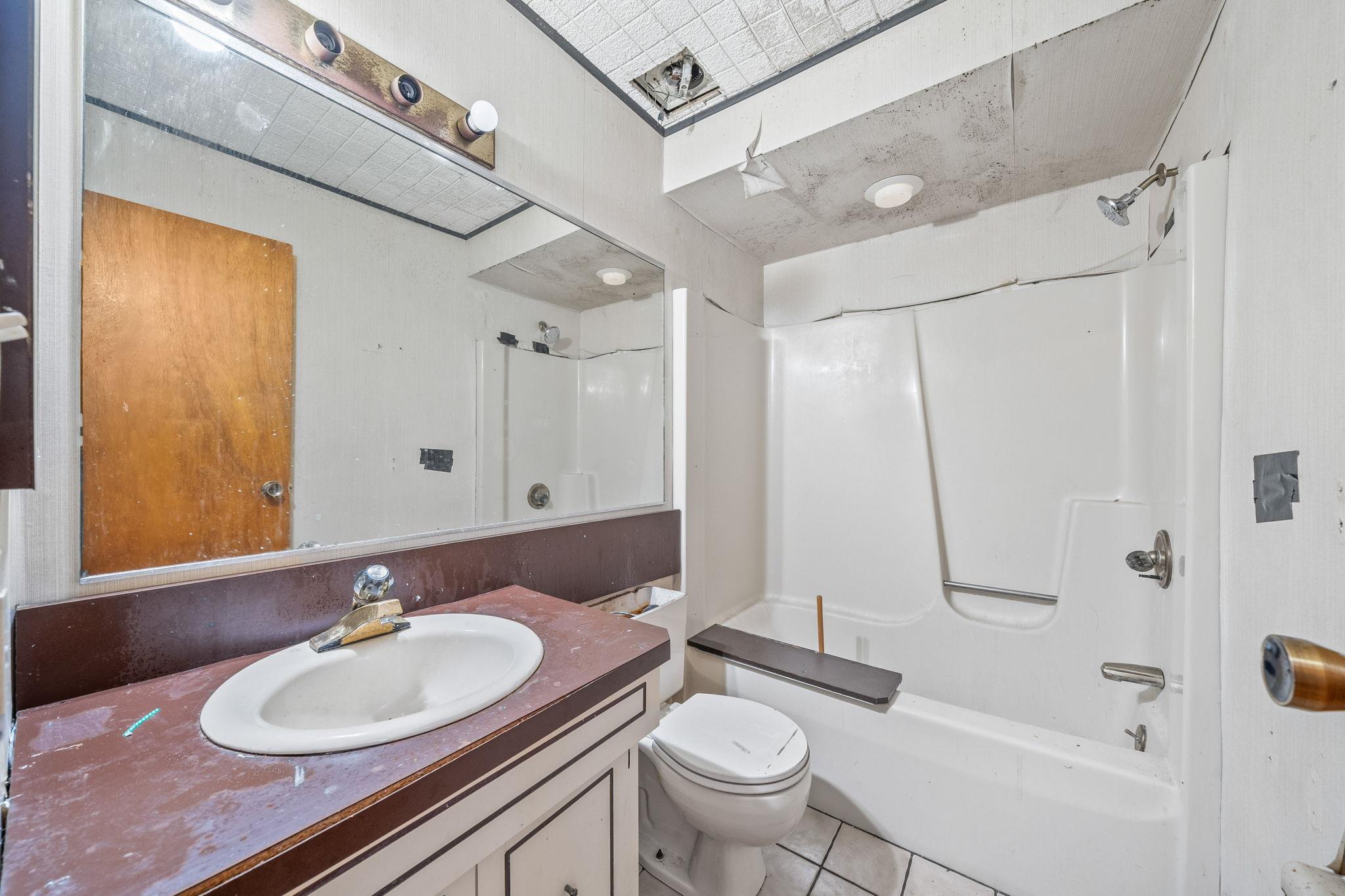 2435 Great Neck Road, Copiague, NY 11726