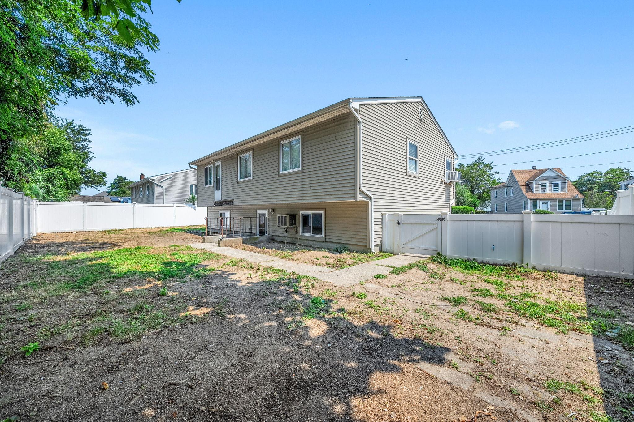 2435 Great Neck Road, Copiague, NY 11726