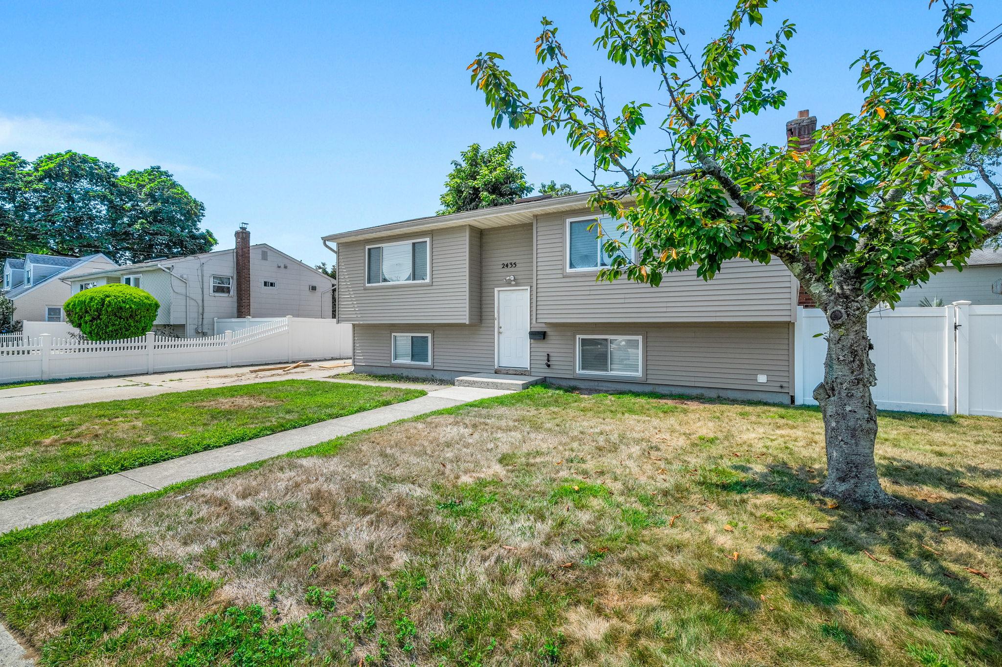 2435 Great Neck Road, Copiague, NY 11726