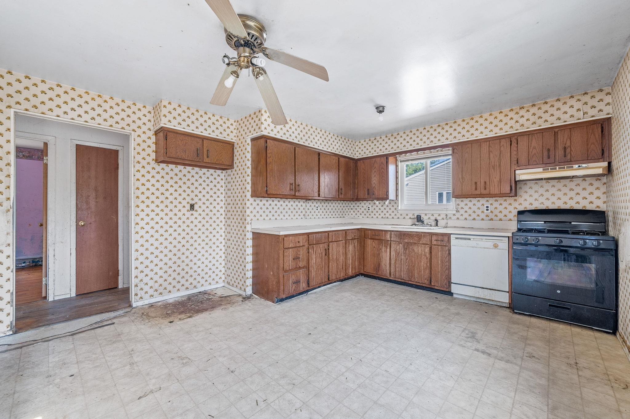 2435 Great Neck Road, Copiague, NY 11726