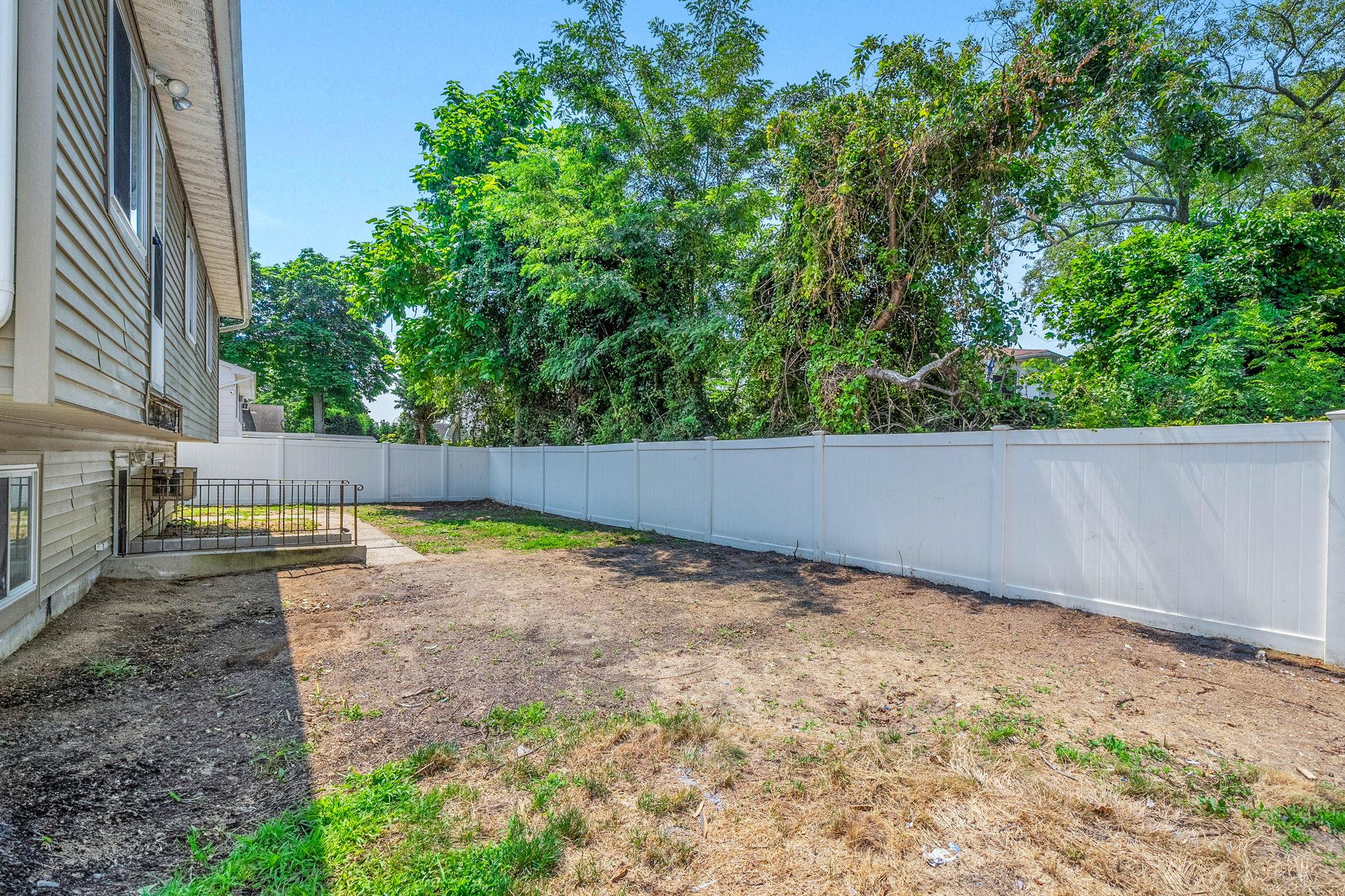 2435 Great Neck Road, Copiague, NY 11726