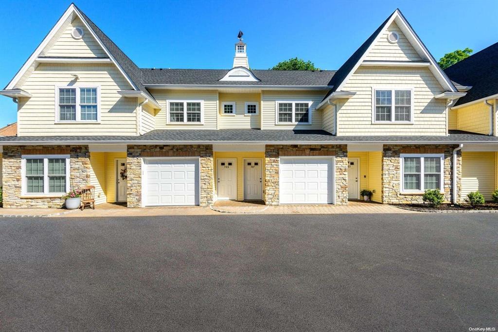 18 Creek Road # 604, Huntington, NY 11743