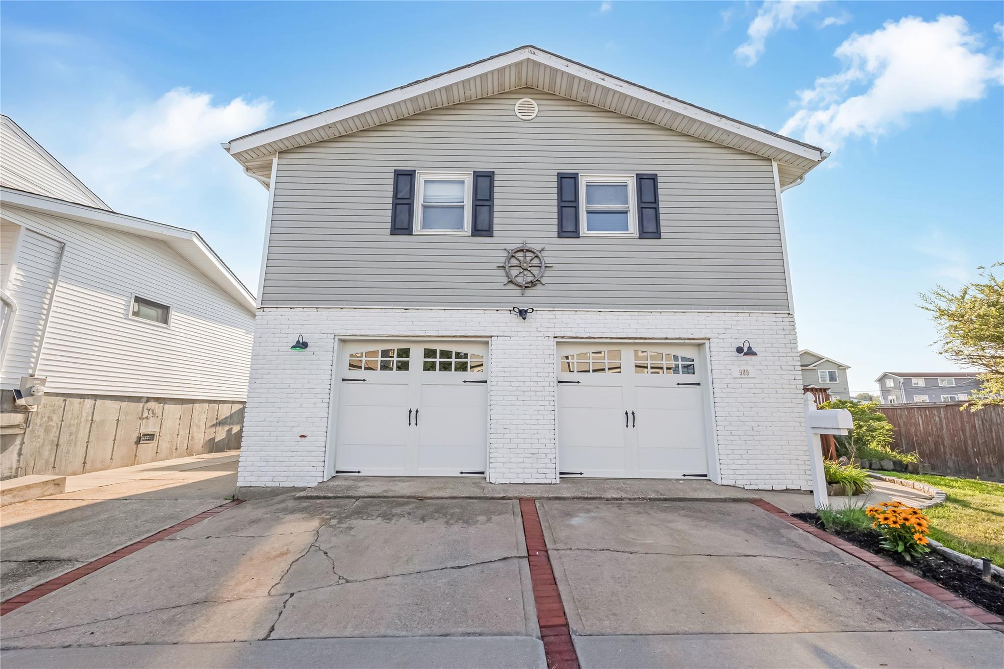 909 Pacific Street, Lindenhurst, NY 11757