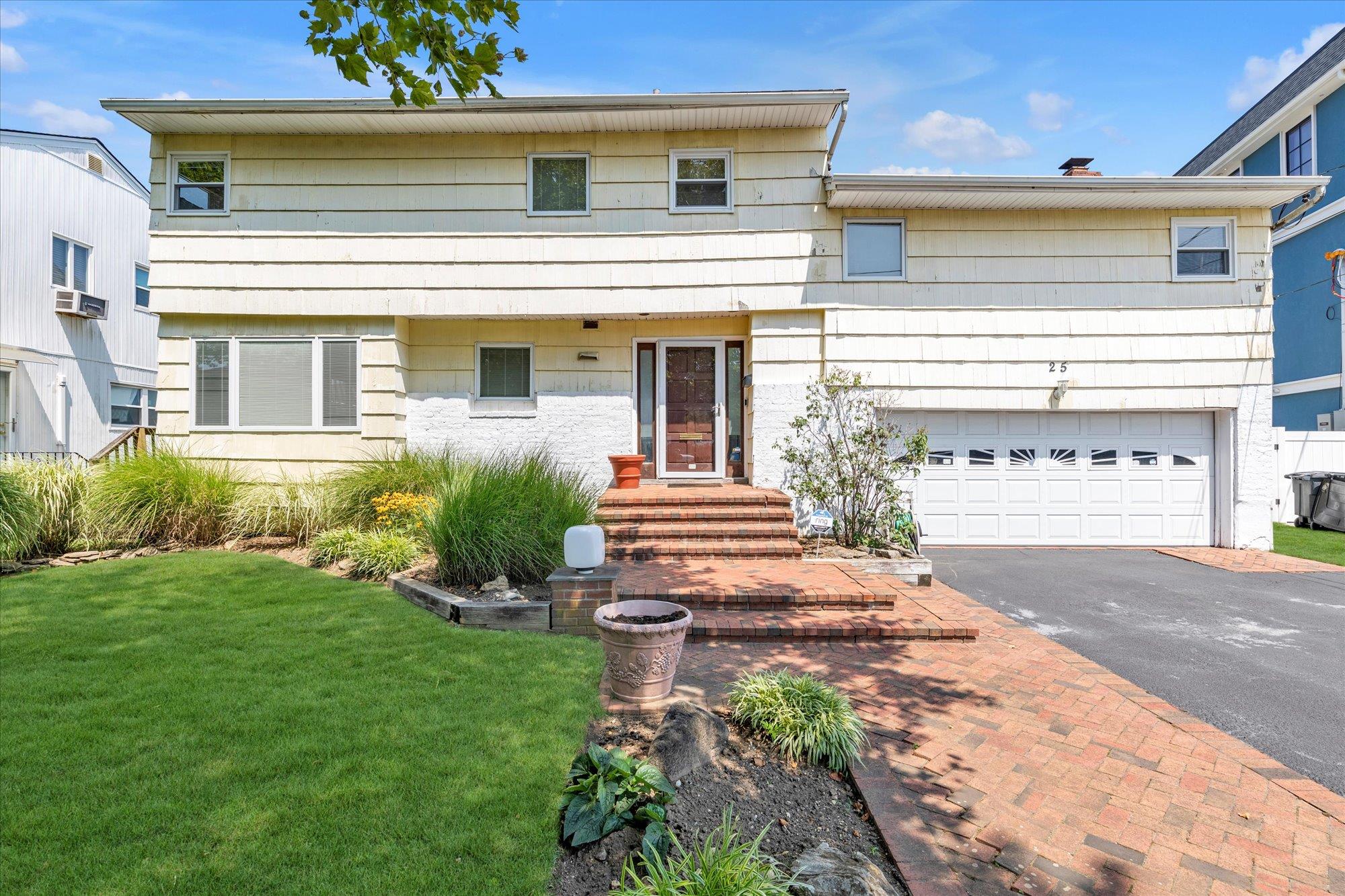 25 Park Circle, Cedarhurst, NY 11516