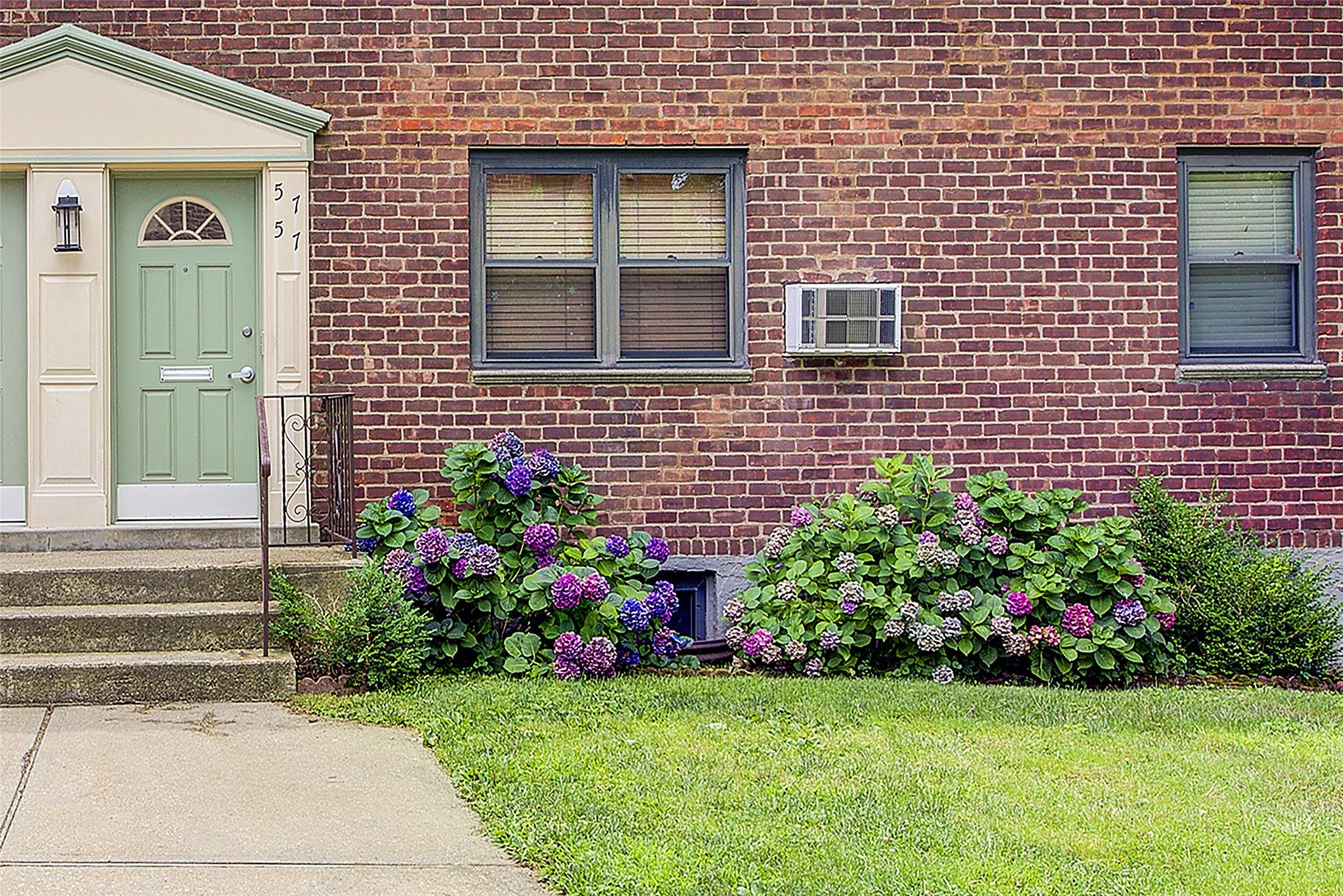 57-55 244 Street # #7F (1st Floor), Douglaston, NY 11362