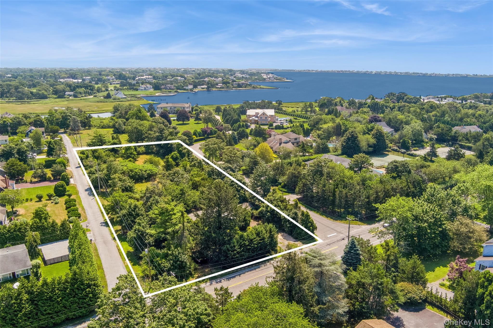 28 Apaucuck Point Road, Westhampton, NY 11977