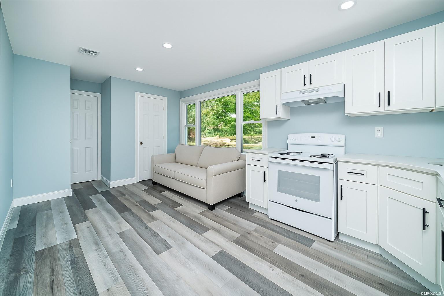 12 Knoll Road, Rocky Point, NY 11778