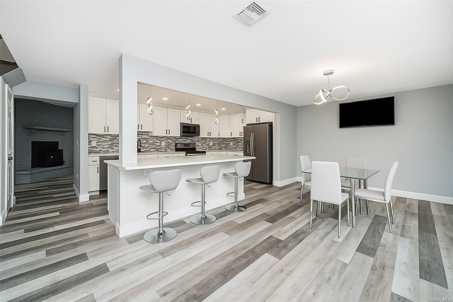 12 Knoll Road, Rocky Point, NY 11778