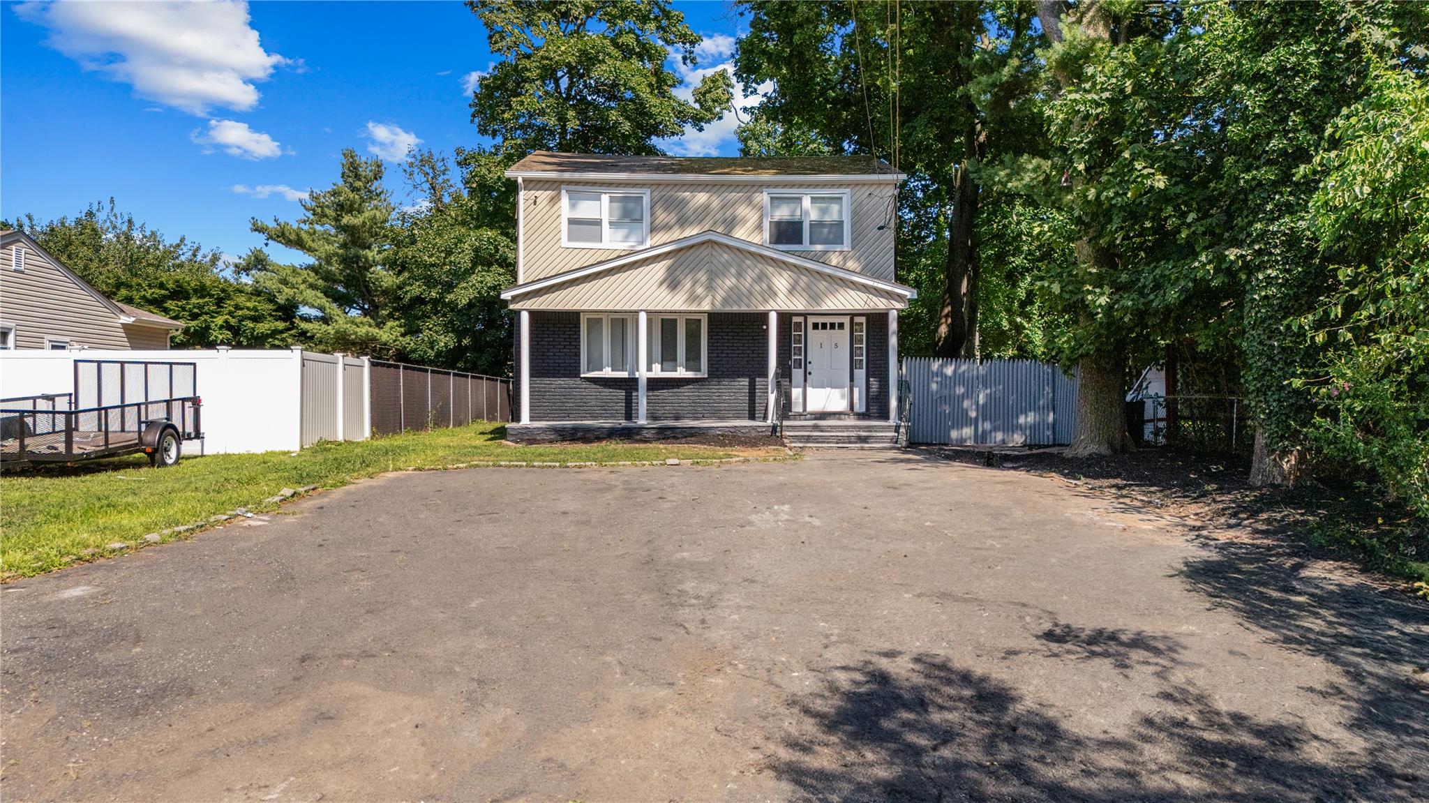 15 Pennsylvania Avenue, Brentwood, NY 11717
