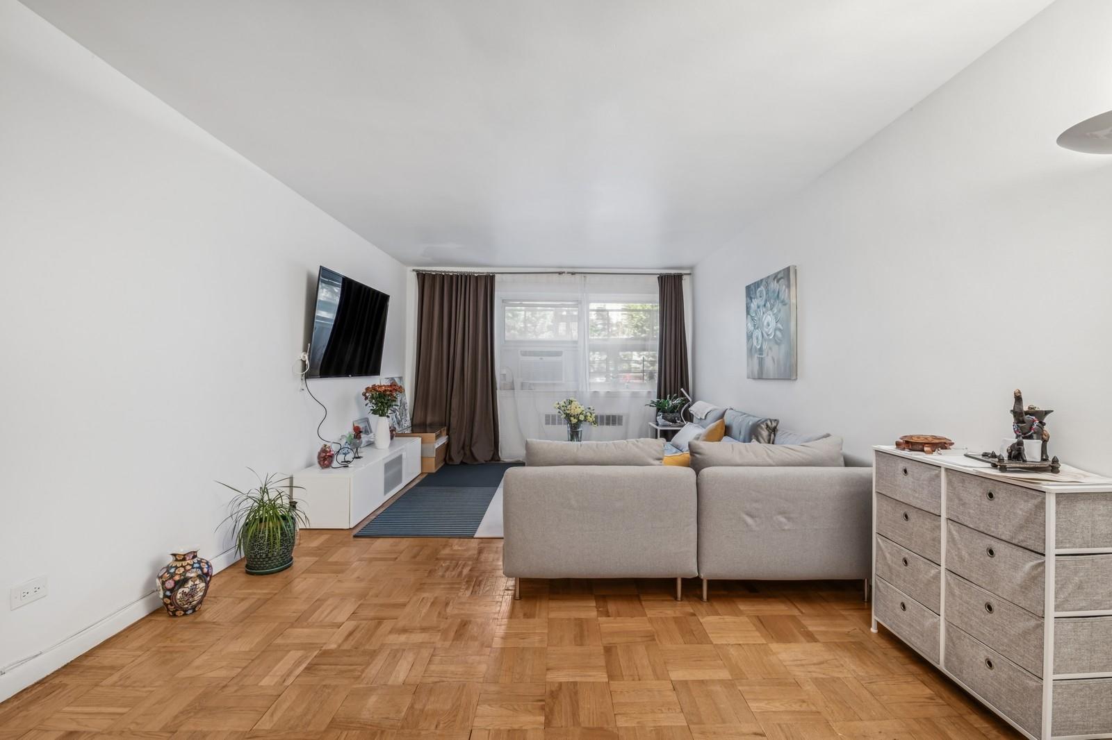 7502 Austin Street # 1L, Forest Hills, NY 11375