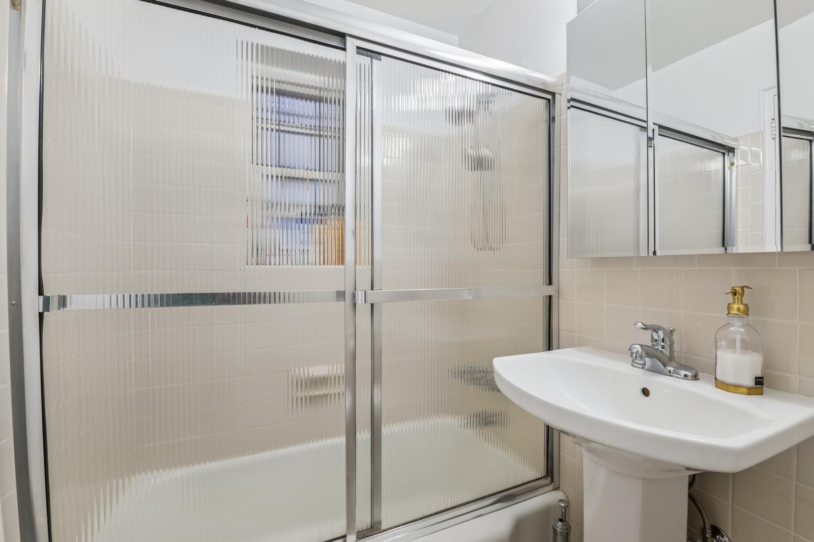 7502 Austin Street # 1L, Forest Hills, NY 11375