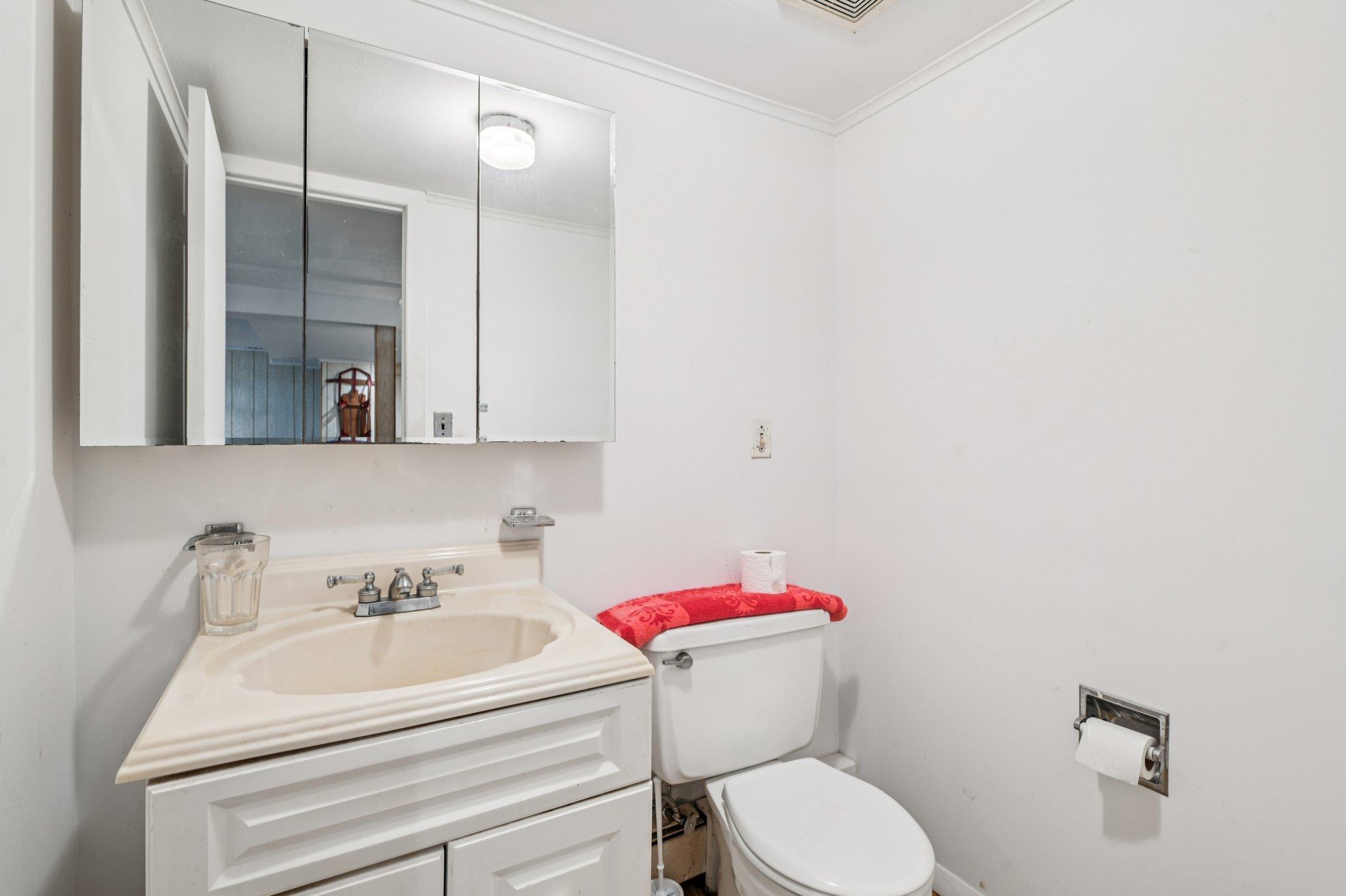 22 Reynolds Road, Glen Cove, NY 11542