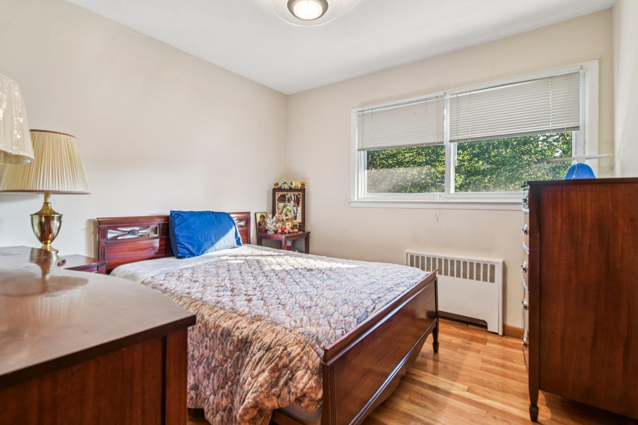 22 Reynolds Road, Glen Cove, NY 11542