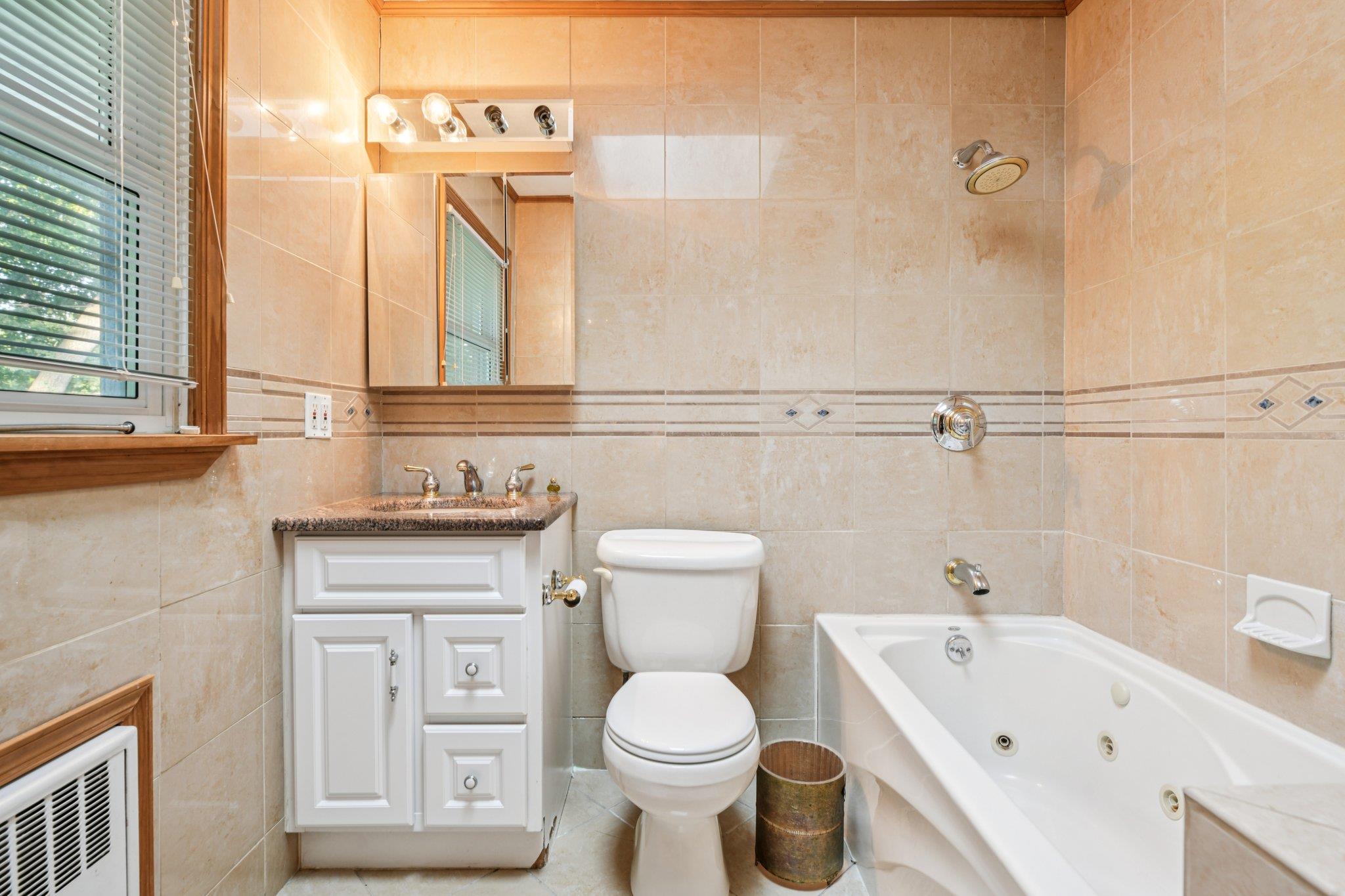 22 Reynolds Road, Glen Cove, NY 11542