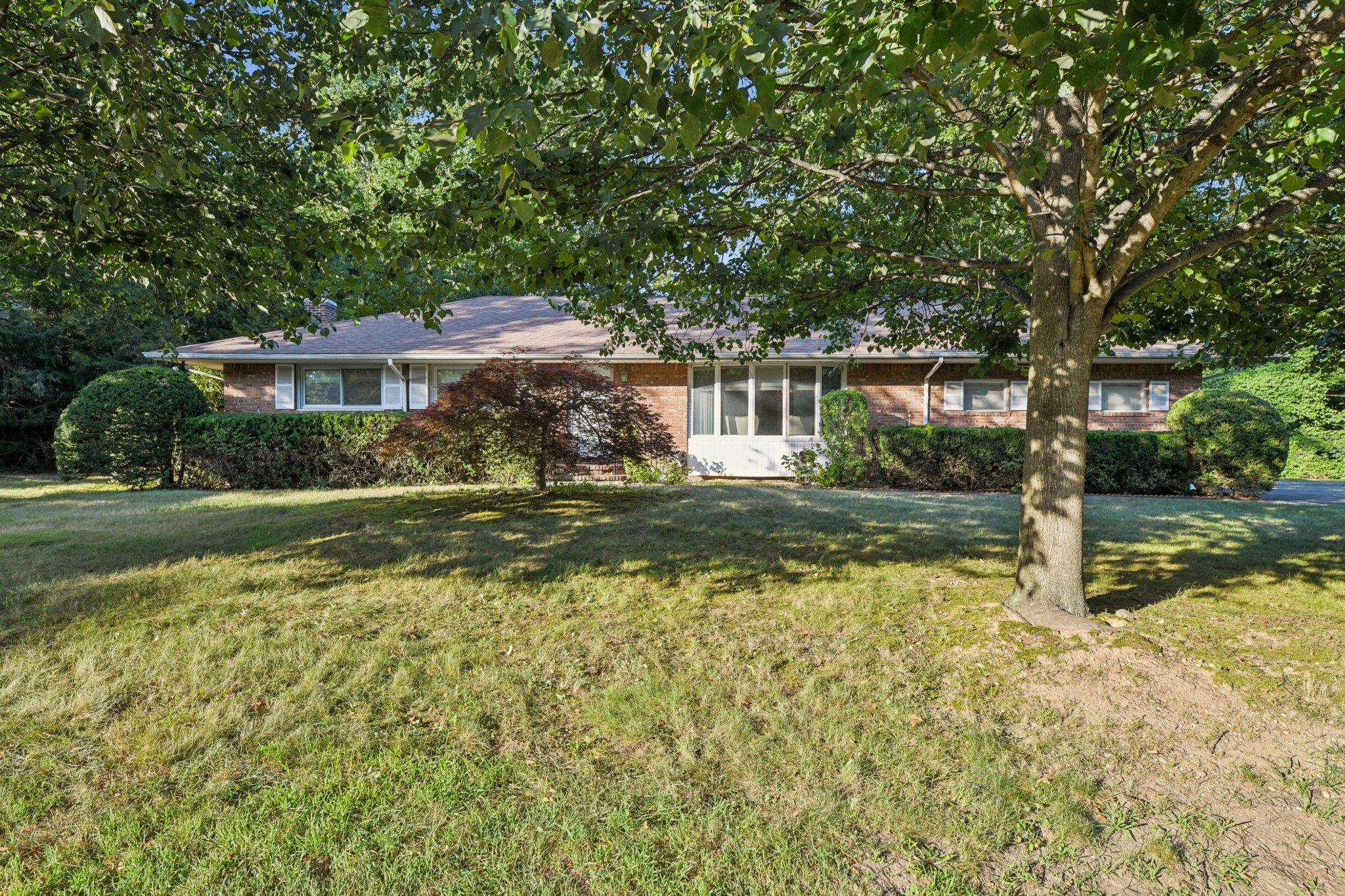 22 Reynolds Road, Glen Cove, NY 11542