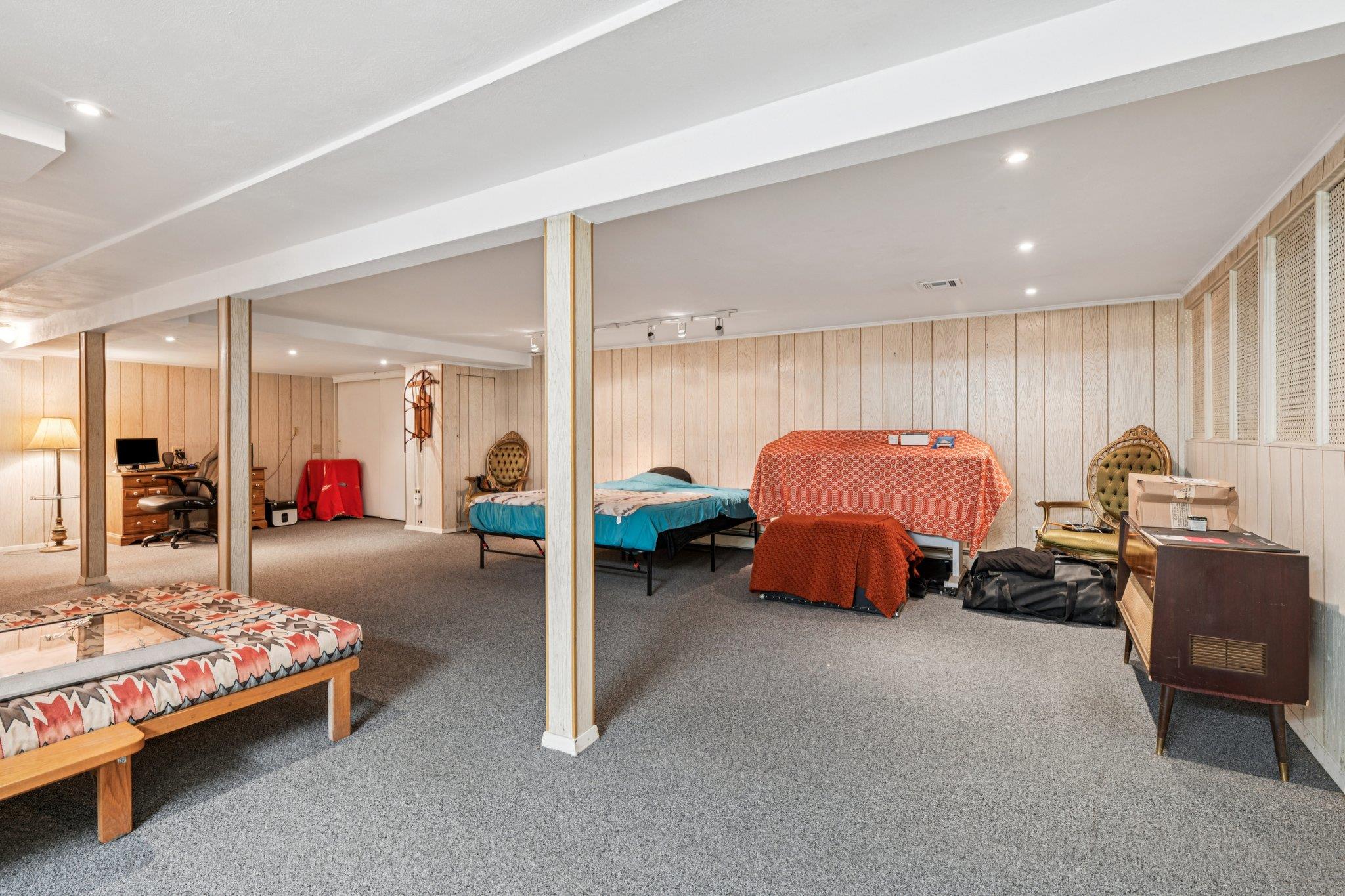 22 Reynolds Road, Glen Cove, NY 11542