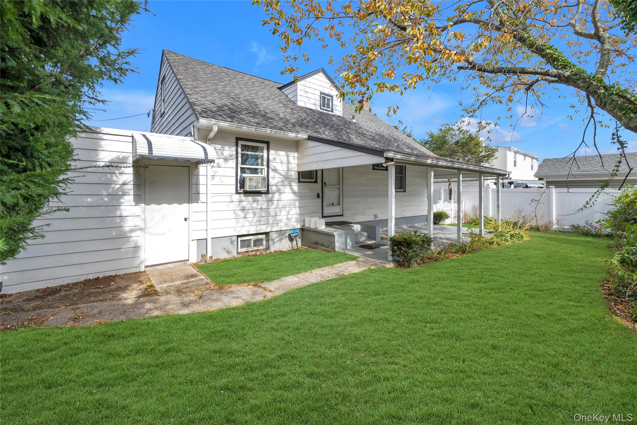 34 Heath Place, Hempstead, NY 11550