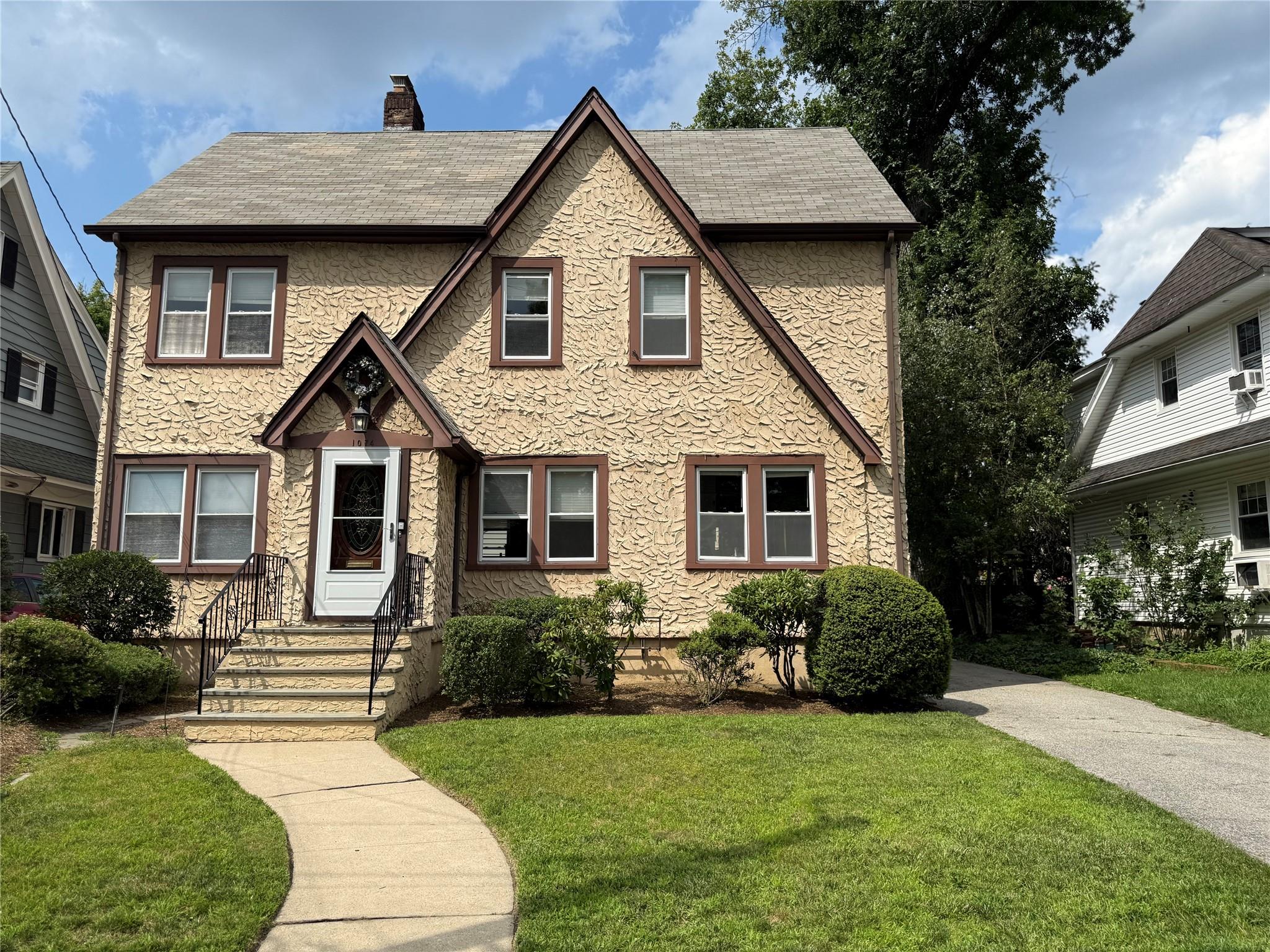 1074 Hunter Avenue, Pelham, NY 10803