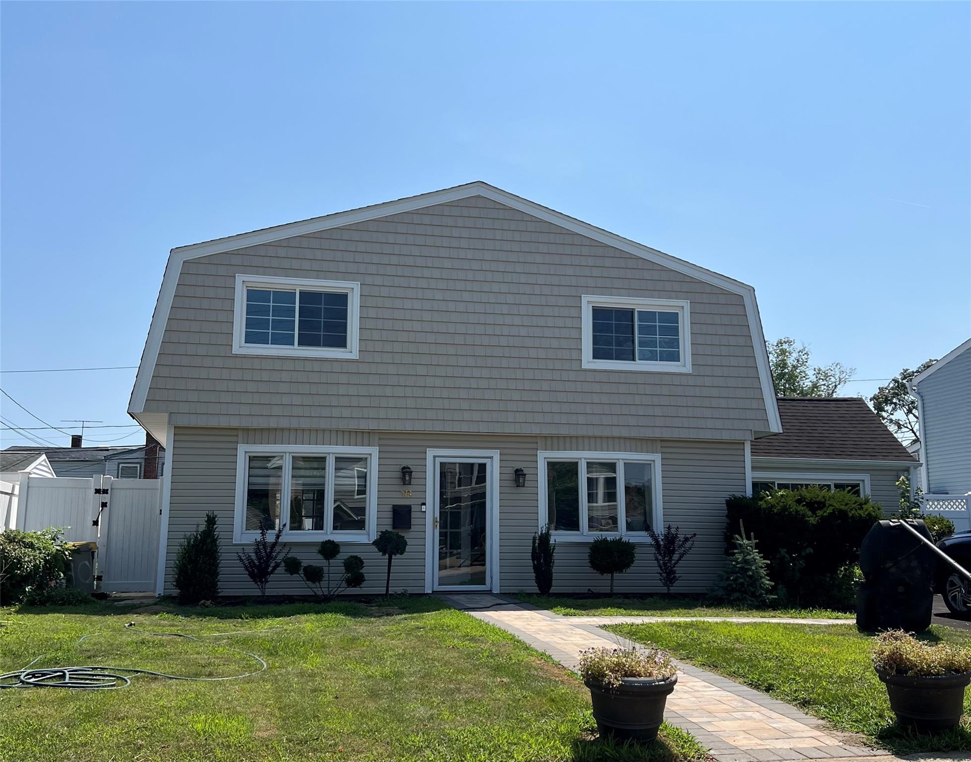 18 Old Farm Road, Levittown, NY 11756