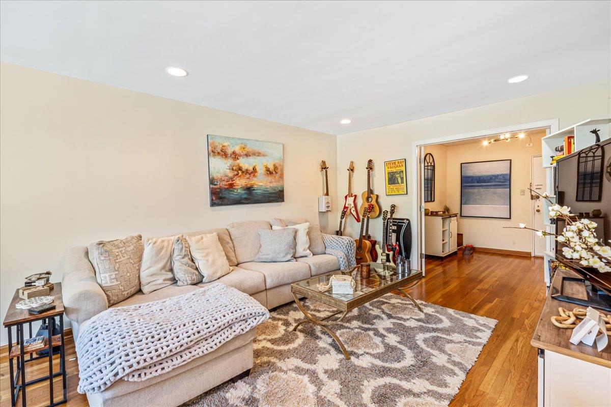 211-10 18th Avenue # 2J, Bayside, NY 11360