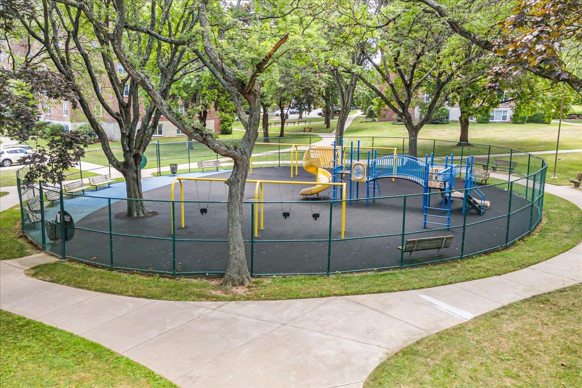 211-10 18th Avenue # 2J, Bayside, NY 11360