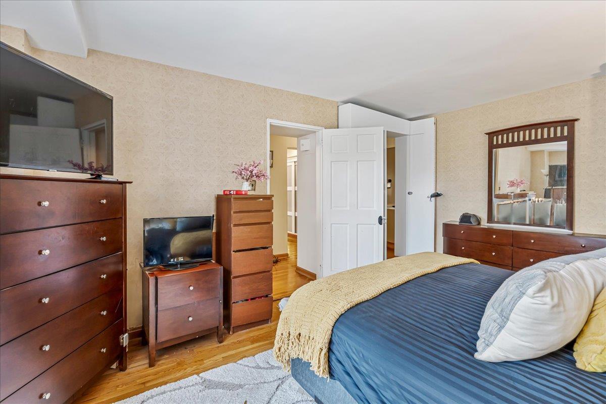 211-10 18th Avenue # 2J, Bayside, NY 11360