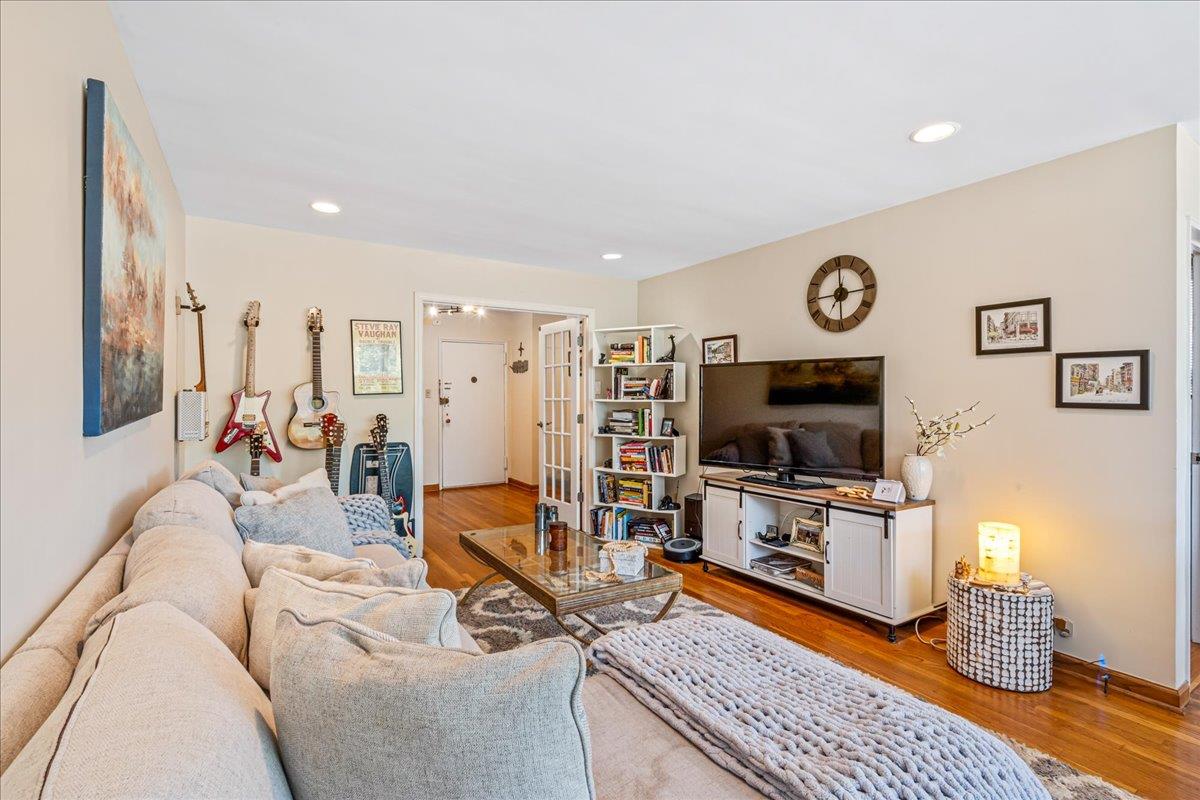 211-10 18th Avenue # 2J, Bayside, NY 11360