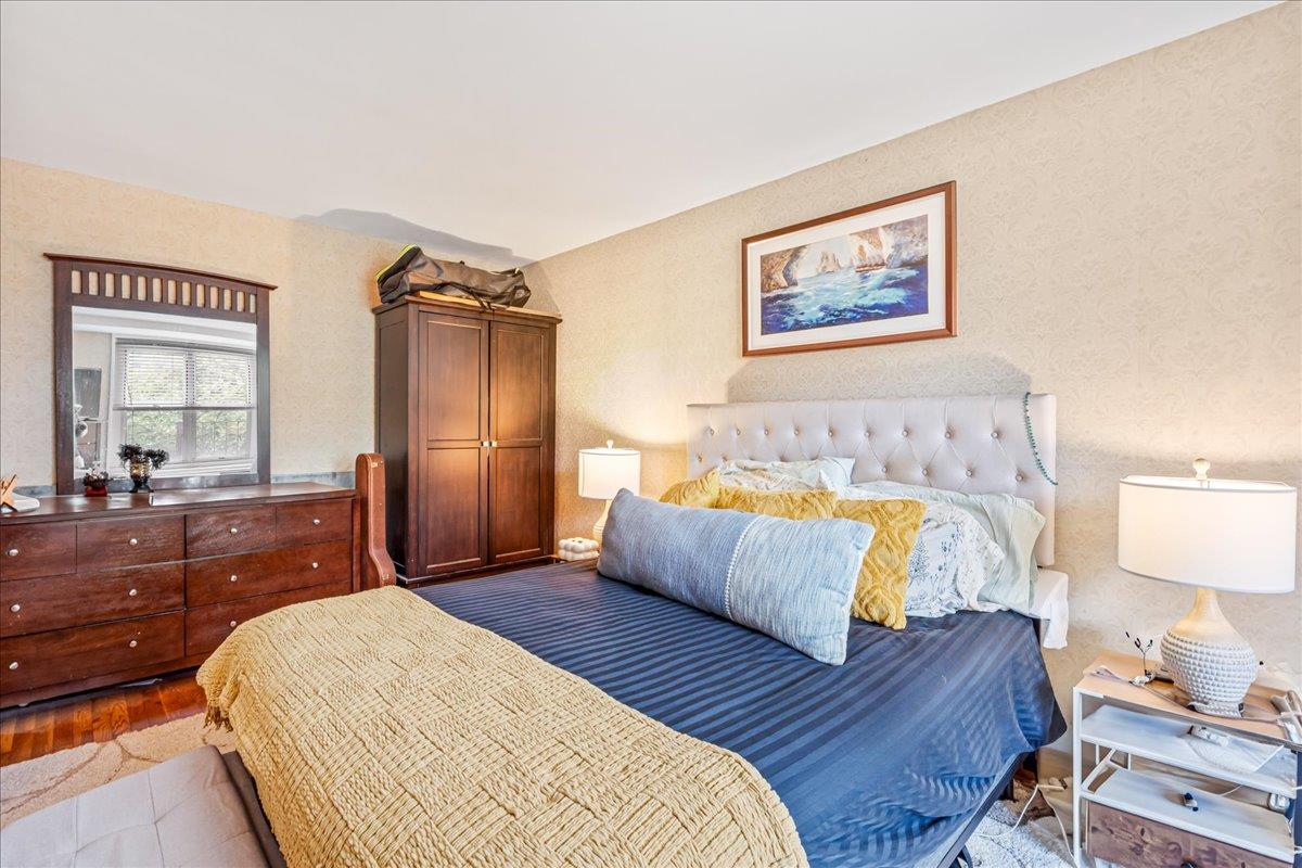 211-10 18th Avenue # 2J, Bayside, NY 11360