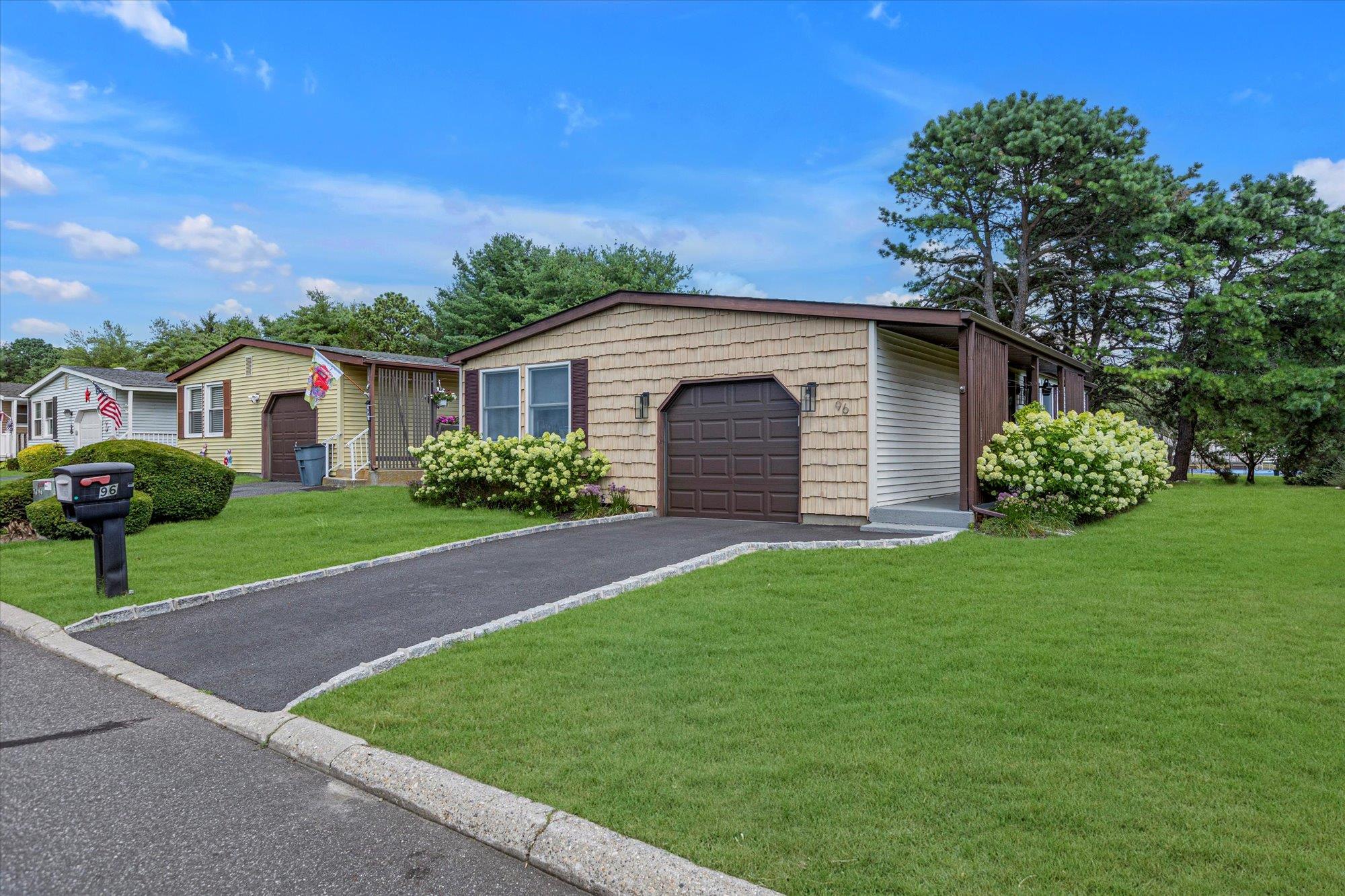 Manorville, NY 11949