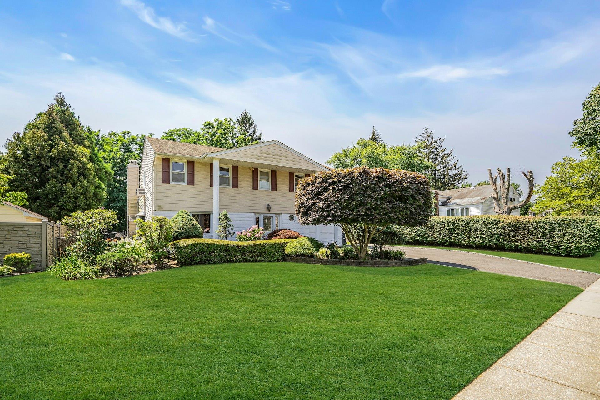 81 Tulipwood Drive, Commack, NY 11725
