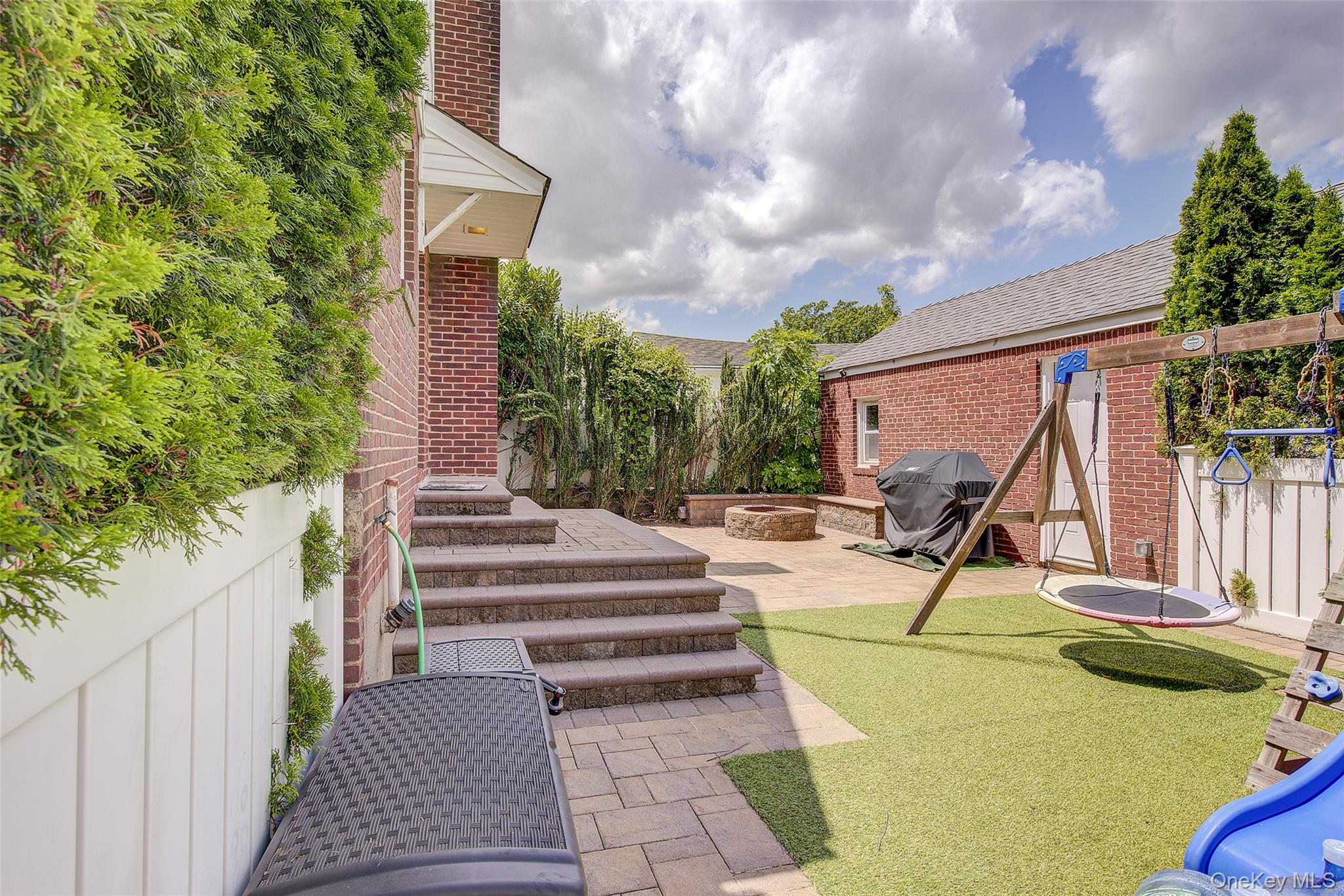 515 S 10th Street, New Hyde Park, NY 11040