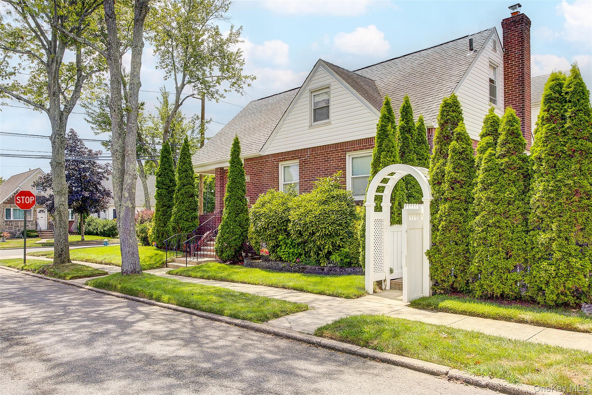 515 S 10th Street, New Hyde Park, NY 11040