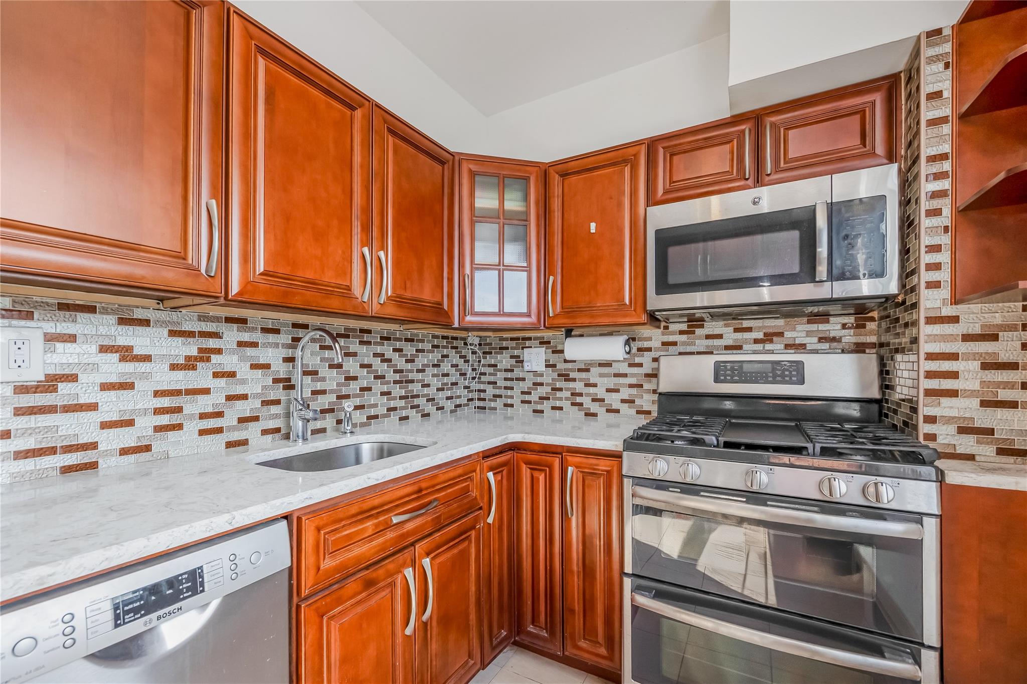 98-05 63rd Road # 15D, Rego Park, NY 11374