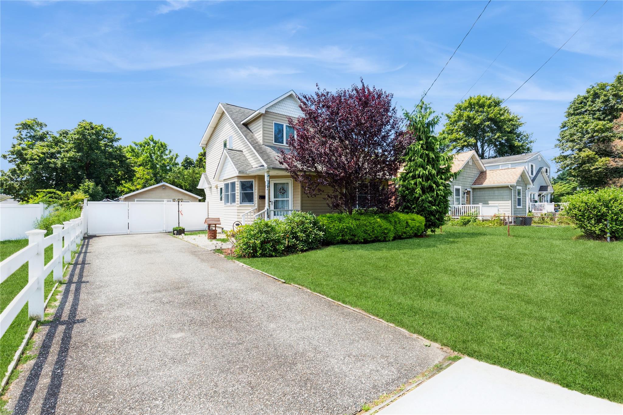 160 Washington Avenue, Patchogue, NY 11772